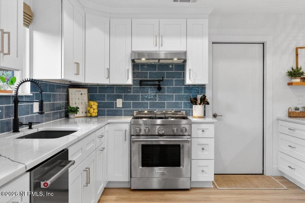 Propane stove and pot filler make gourmet meals easier — 258 BUSH Court, Green Cove Springs, FL 32043