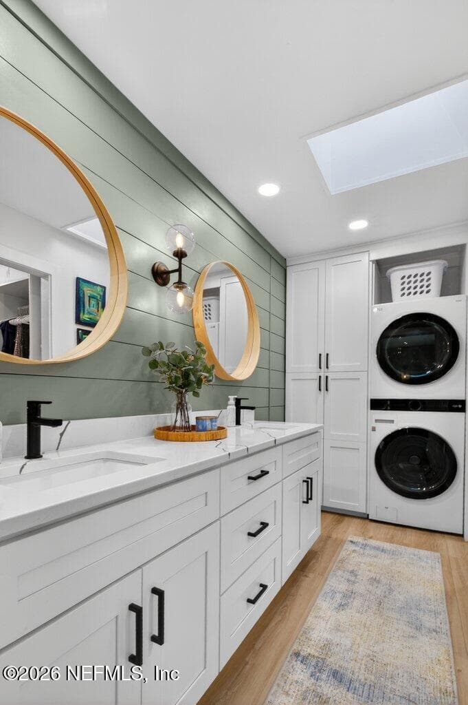 Stacked washer/dryer means a warm towel after every shower. — 258 BUSH Court, Green Cove Springs, FL 32043