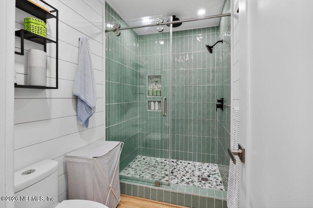 Choice of standard and rainfall shower heads. — 258 BUSH Court, Green Cove Springs, FL 32043