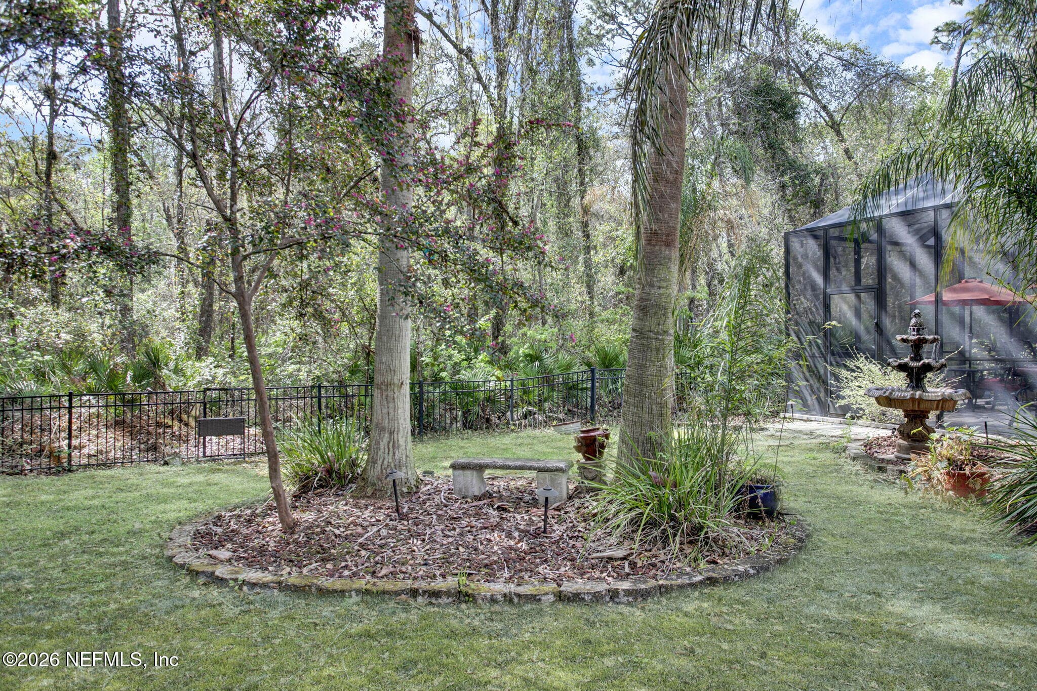 Fenced side yard with fountain — 640 WYNDHAM Court, Orange Park, FL 32073