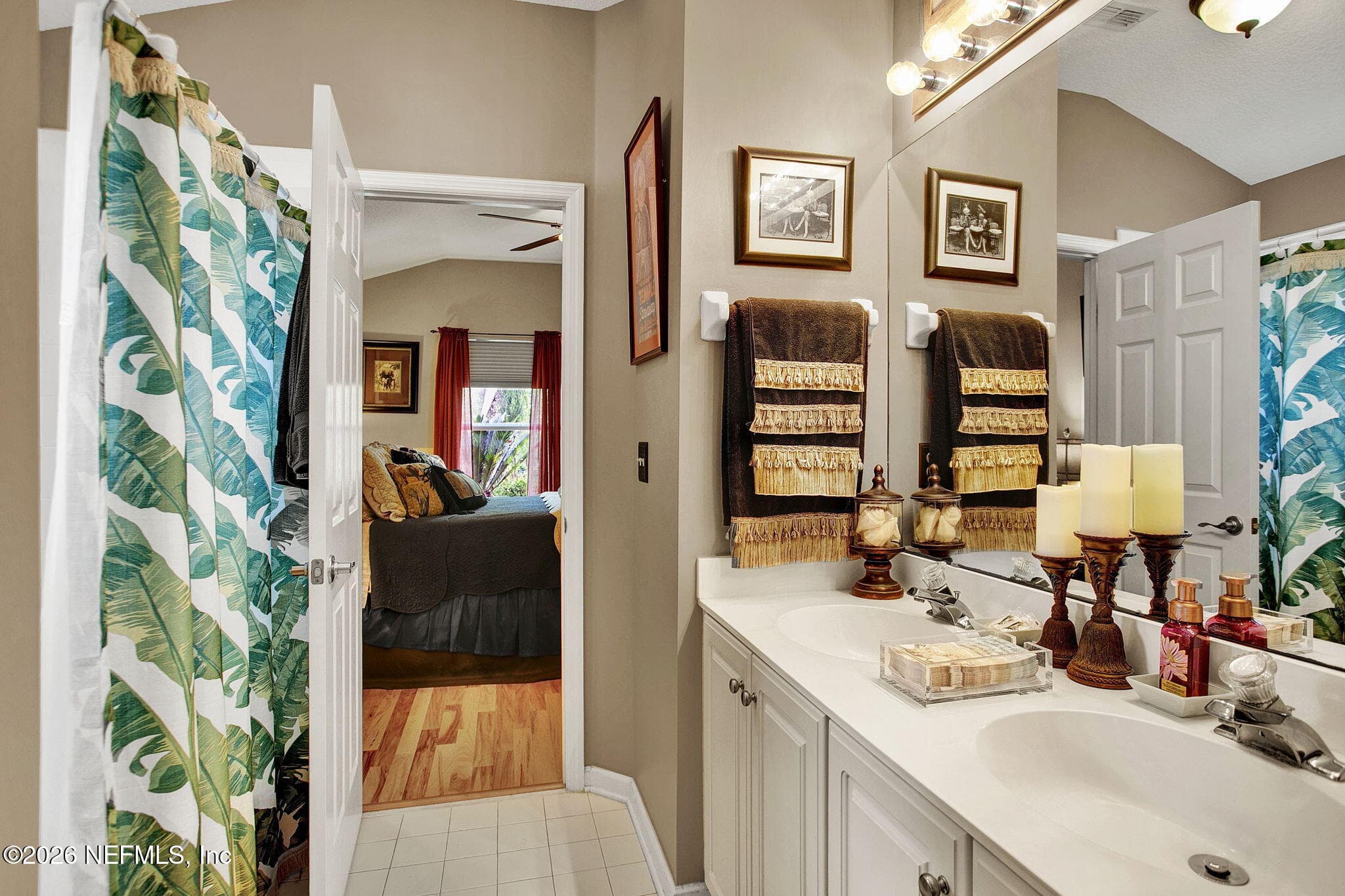 Shared bath — 640 WYNDHAM Court, Orange Park, FL 32073