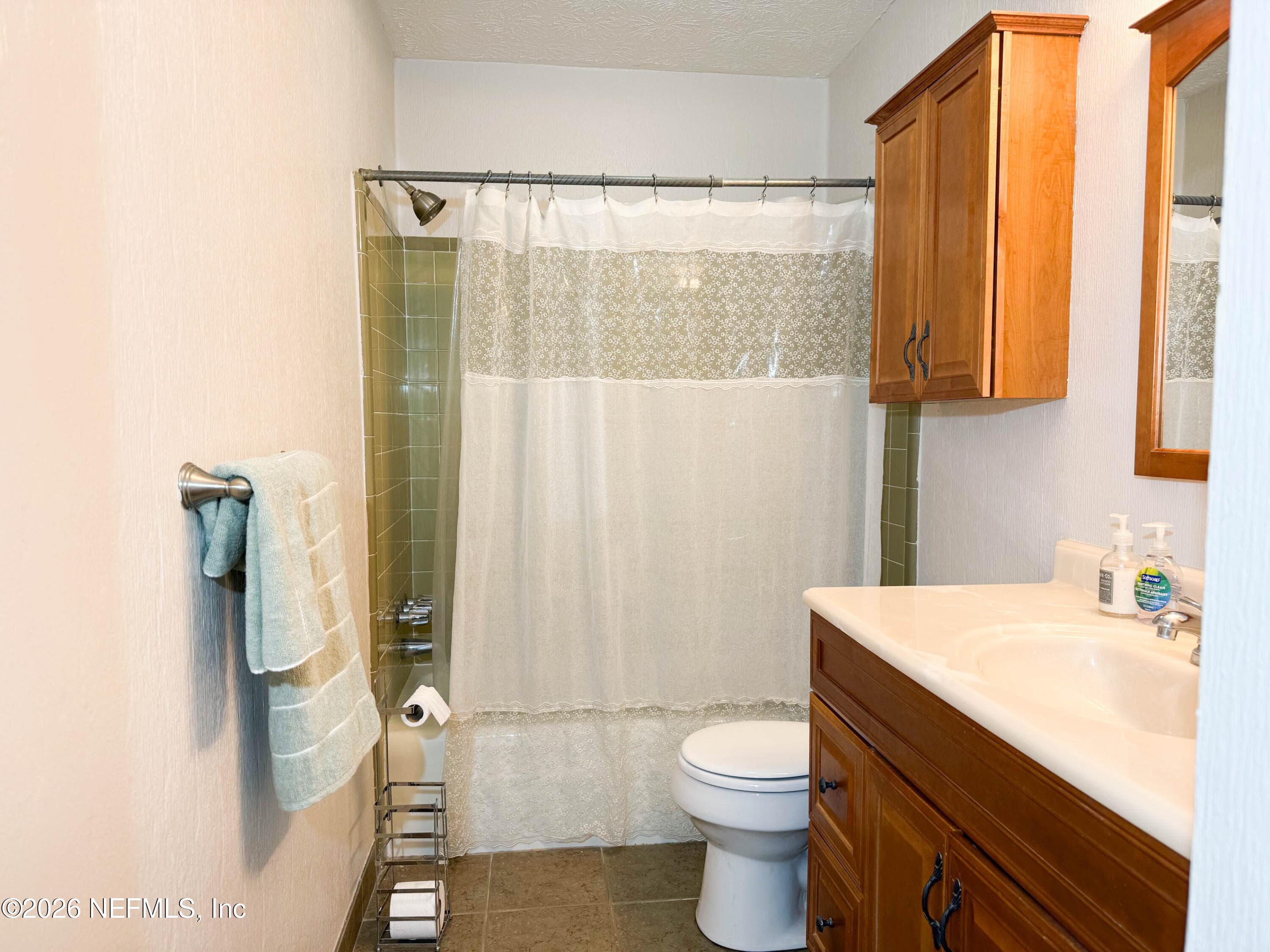 Hall Bath — 13982 SE 48TH Avenue, Starke, FL 32091