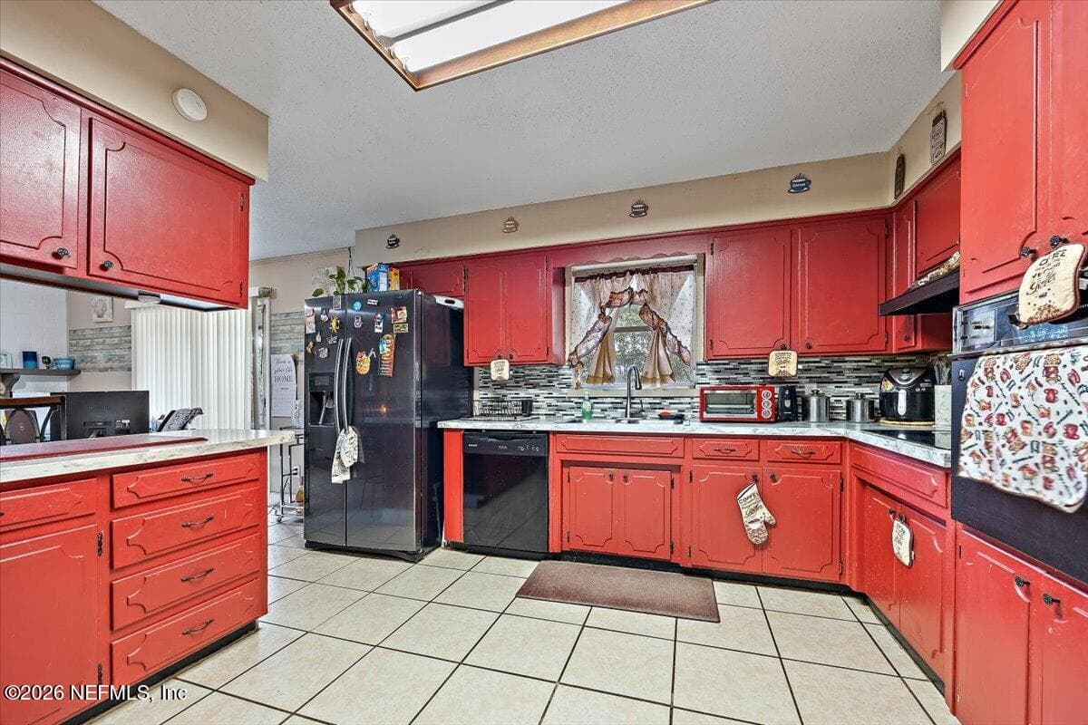 Photo 8 of 210 HOLLY Lane, Palatka, FL 32177