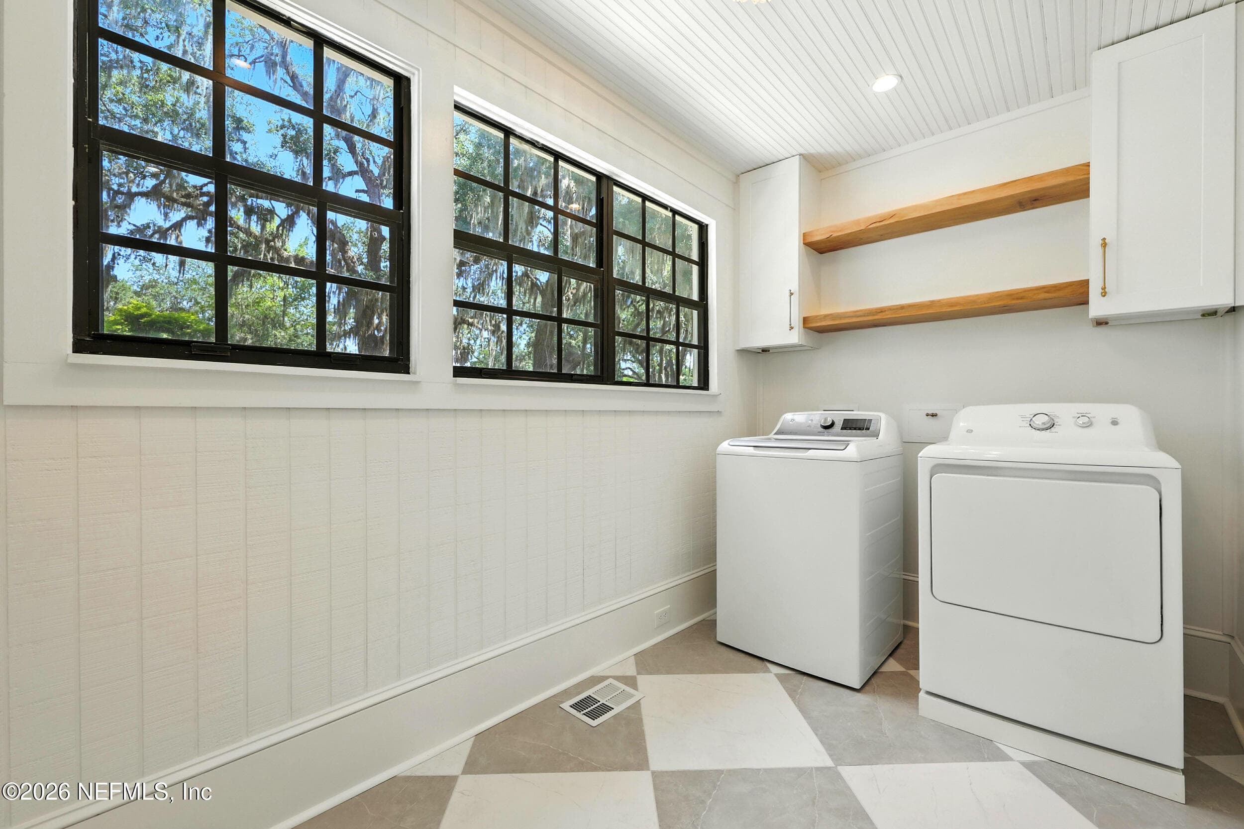Laundry room off of kitchen — 700 WALNUT Street, Green Cove Springs, FL 32043