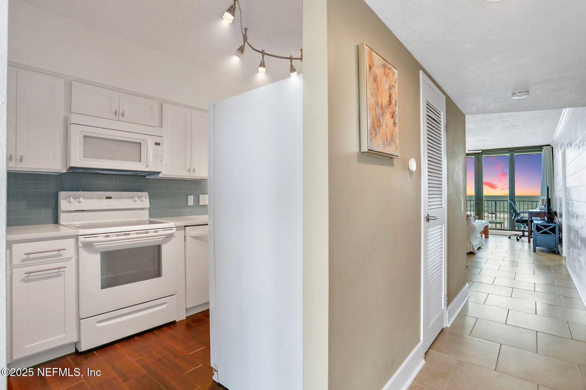 Entry — 601 1ST Street S 3C, Jacksonville Beach, FL 32250