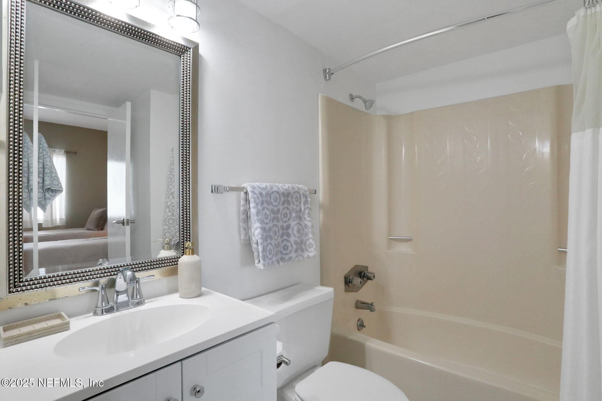 Guest Bath — 601 1ST Street S 3C, Jacksonville Beach, FL 32250
