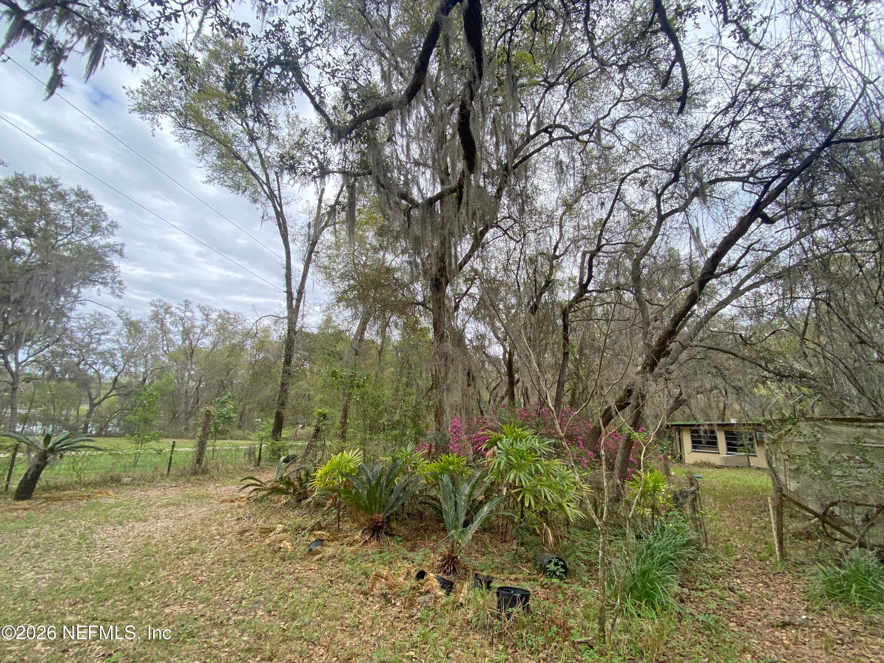 MOBILE HOME W/ ADDITION — 119 TWIN LAKES Road, Hawthorne, FL 32640