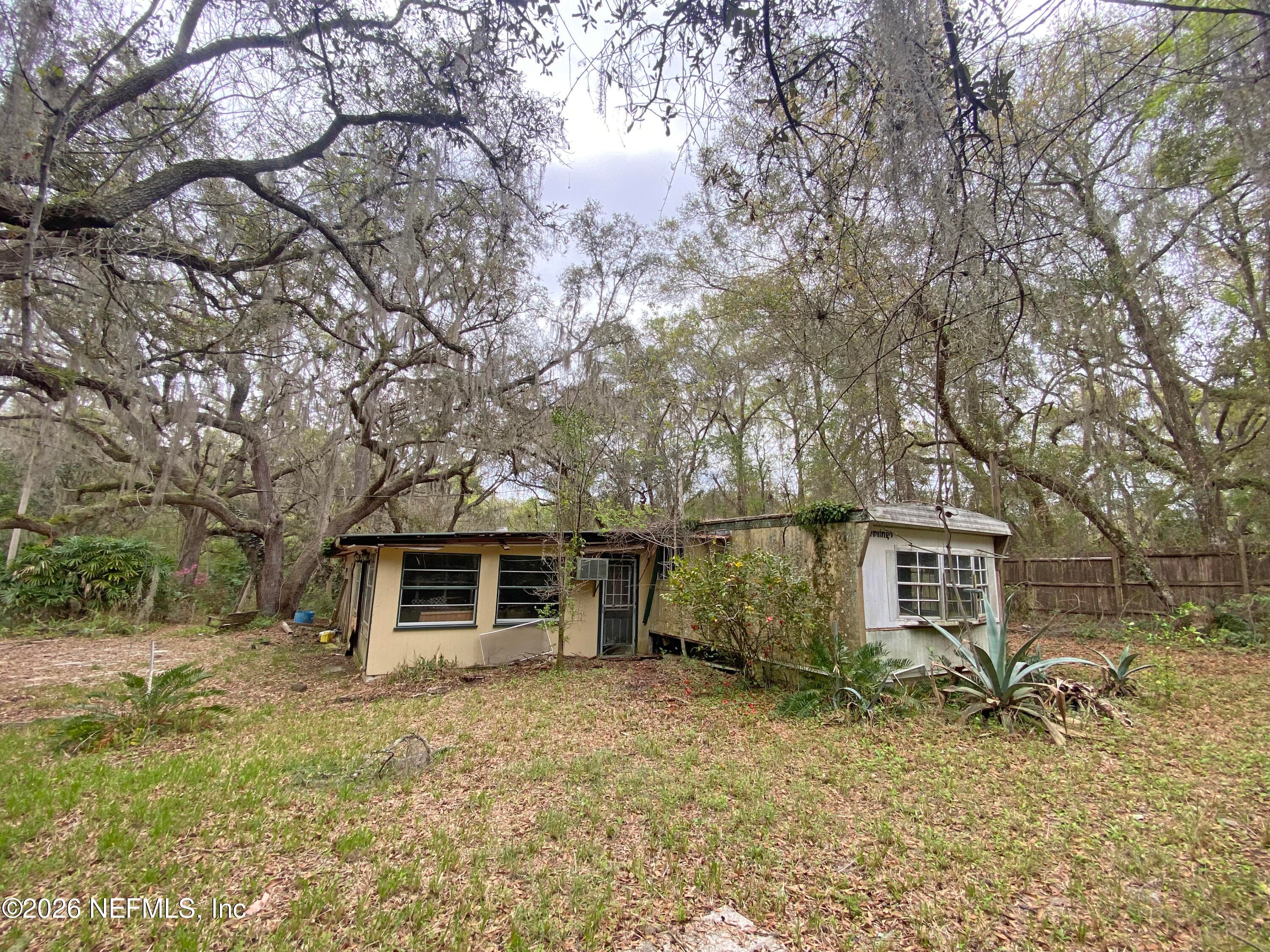 MOBILE HOME W/ ADDITION — 119 TWIN LAKES Road, Hawthorne, FL 32640