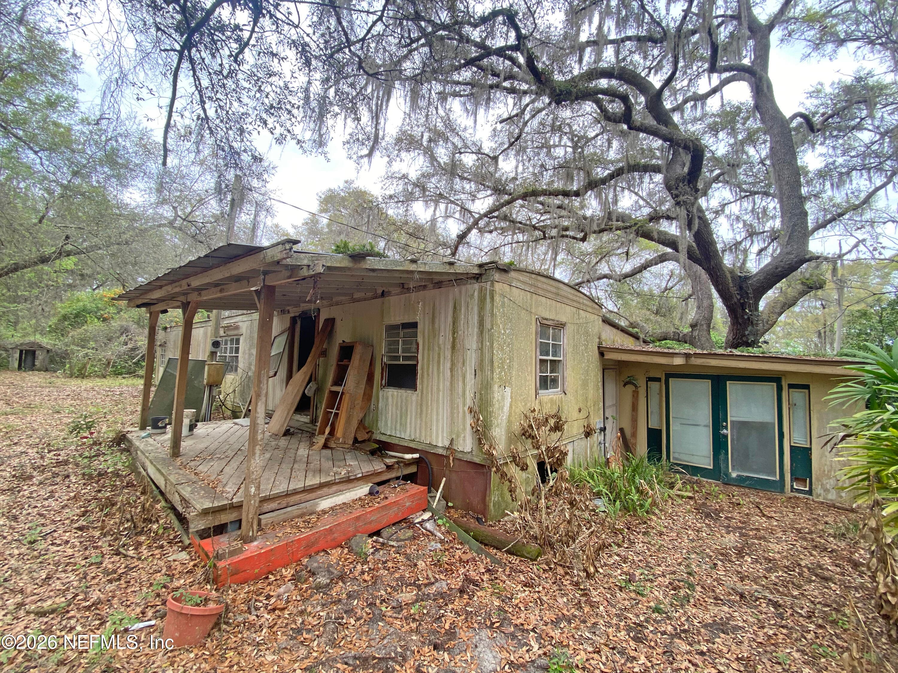 MOBILE HOME W/ ADDITION — 119 TWIN LAKES Road, Hawthorne, FL 32640