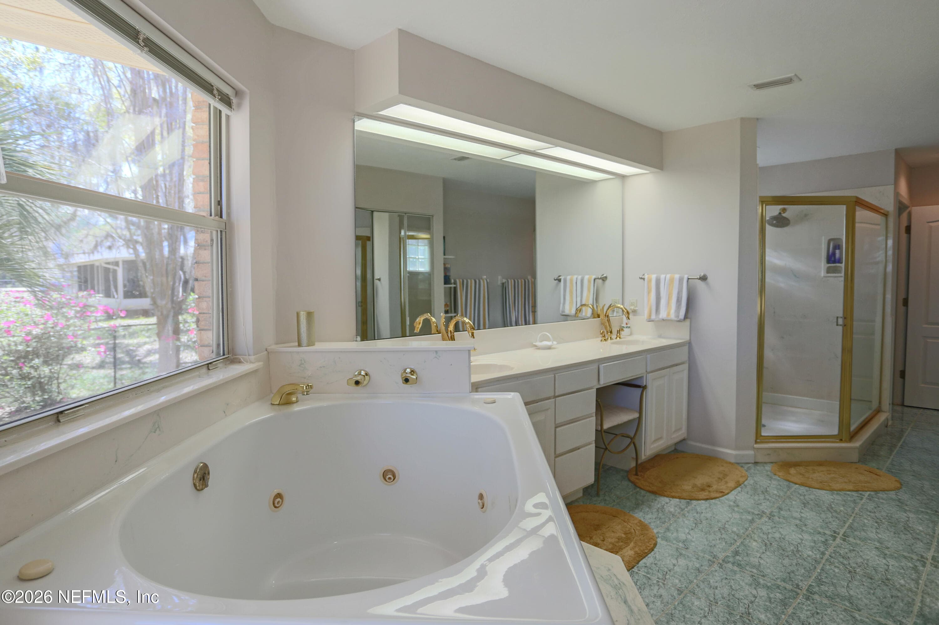 Jetted tub, dual vanities, large shower — 524 CEDAR CREEK Road, Palatka, FL 32177