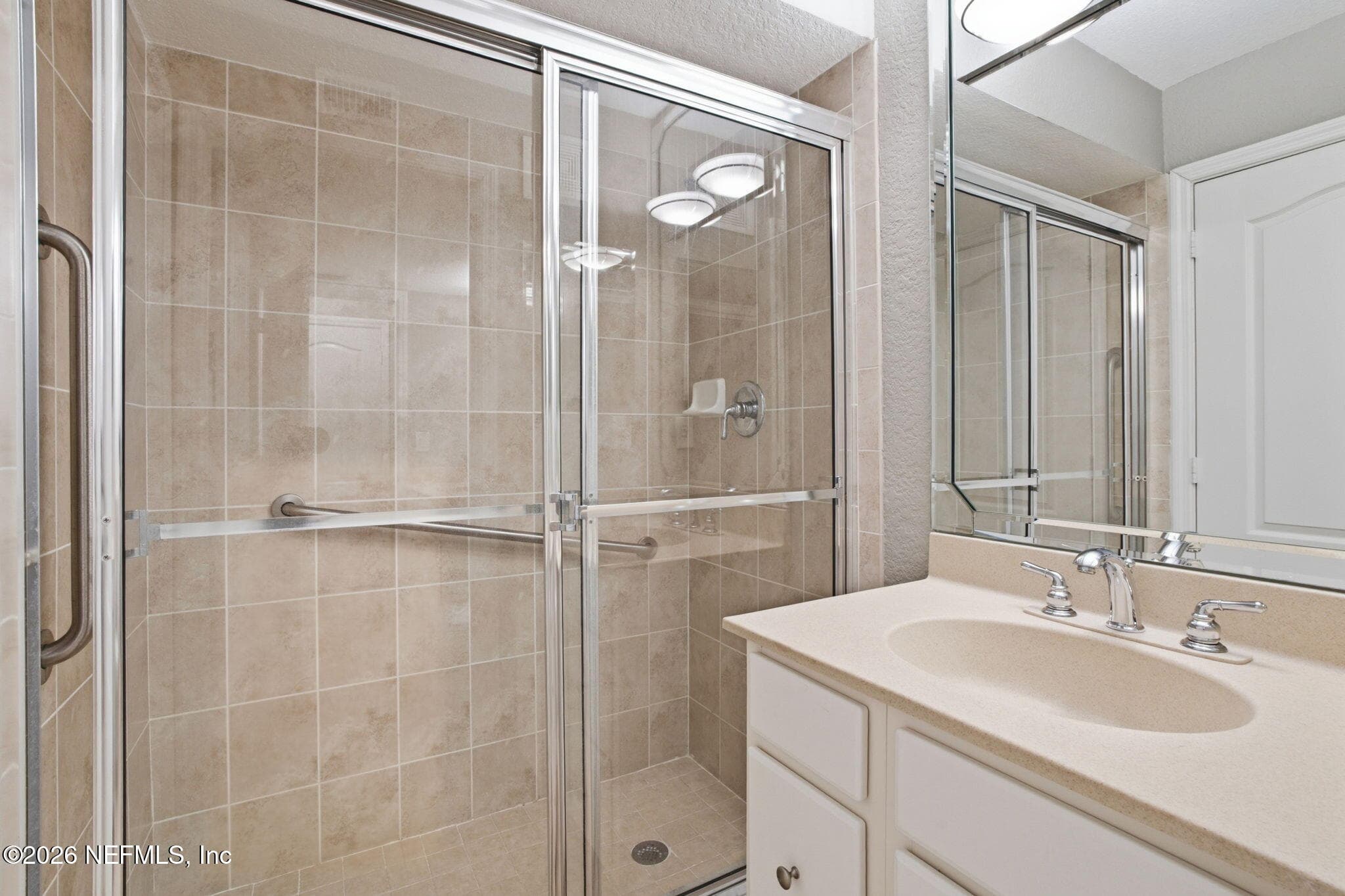 Guest bath shared with bedrooms — 105 25TH Avenue S L11, Jacksonville Beach, FL 32250