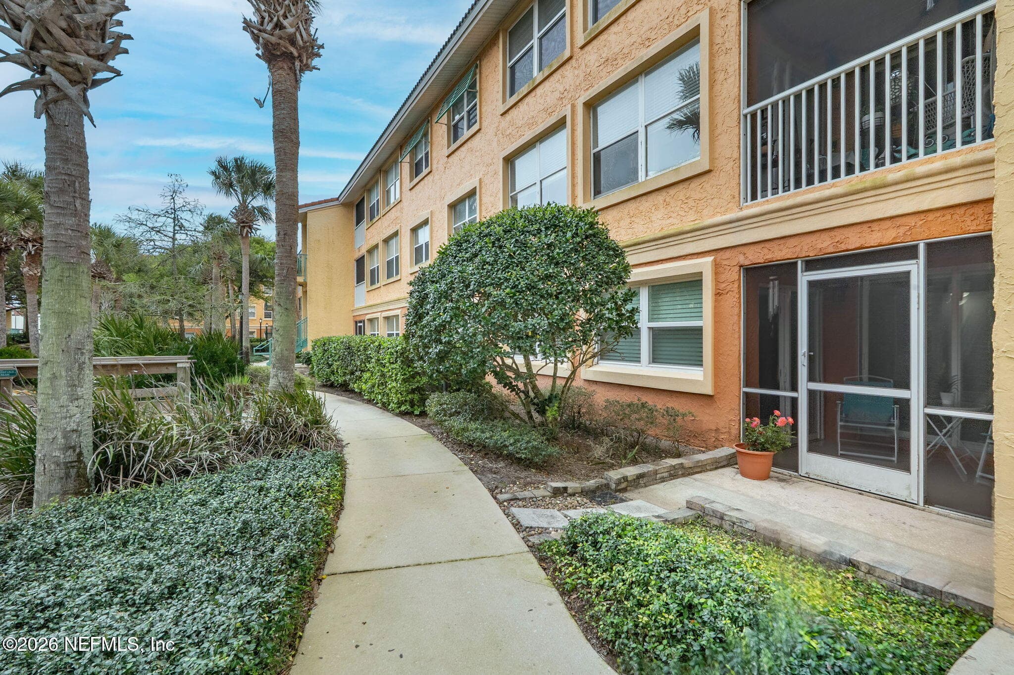 Beautiful shared court yard — 105 25TH Avenue S L11, Jacksonville Beach, FL 32250