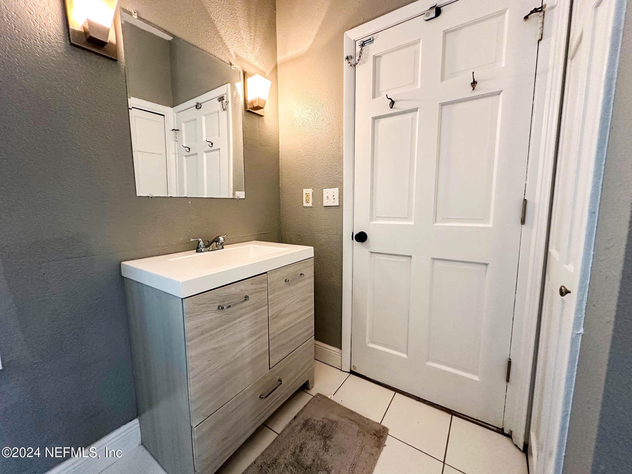 Pool bath — 15809 NE 15TH Place, Starke, FL 32091