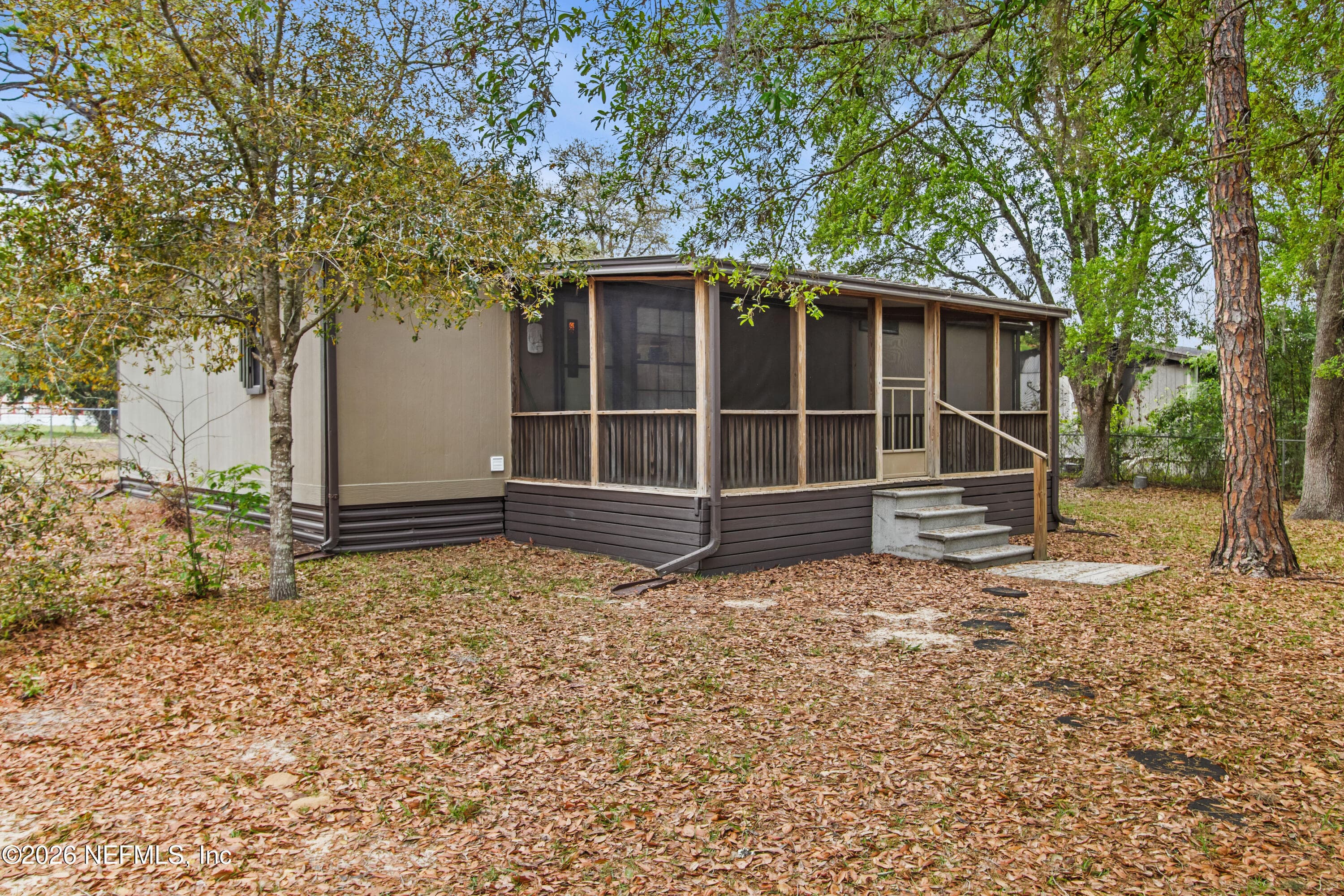 Photo 2 of 206 ANTHONY Avenue, Interlachen, FL 32148
