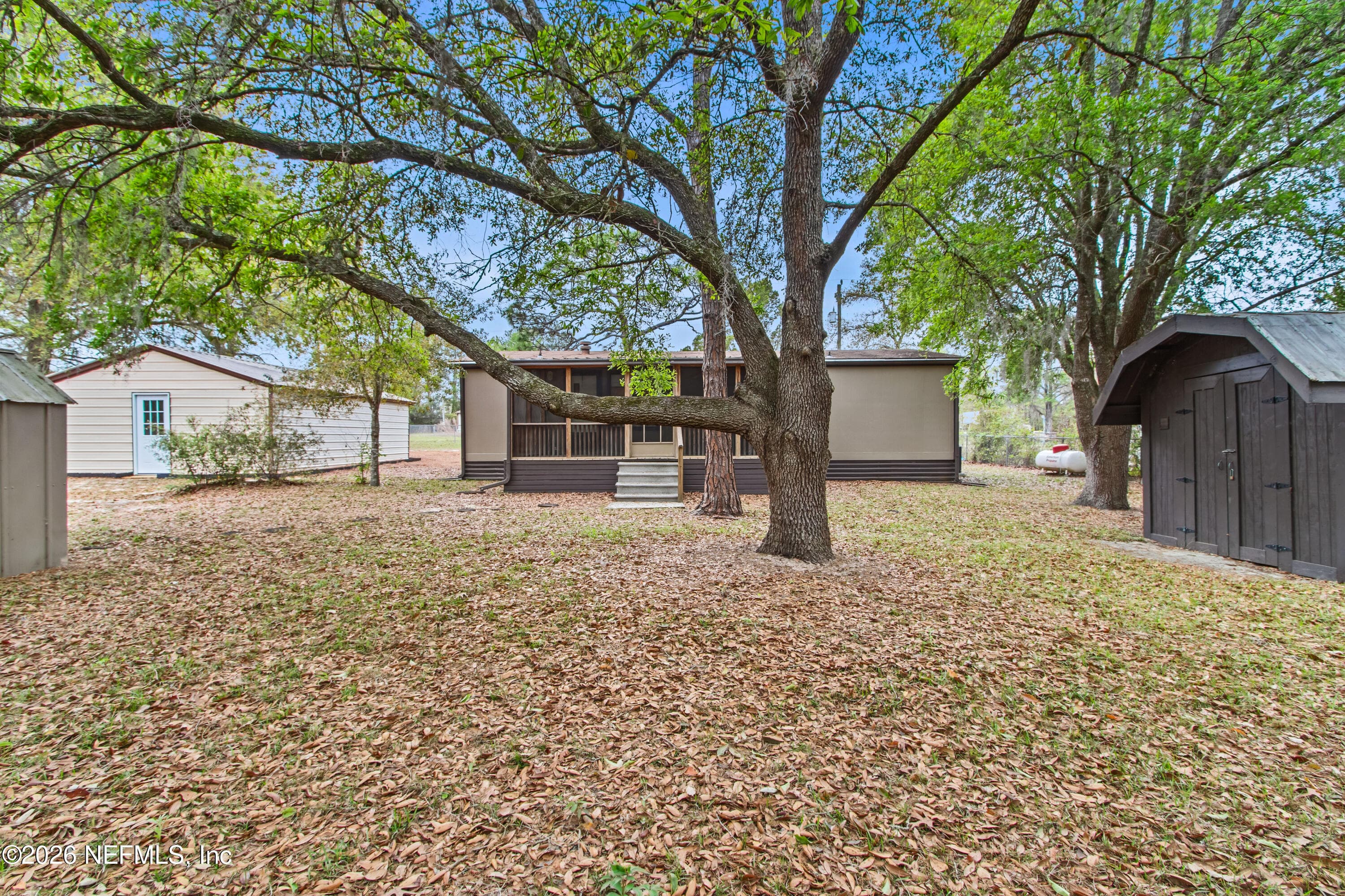 Photo 11 of 206 ANTHONY Avenue, Interlachen, FL 32148