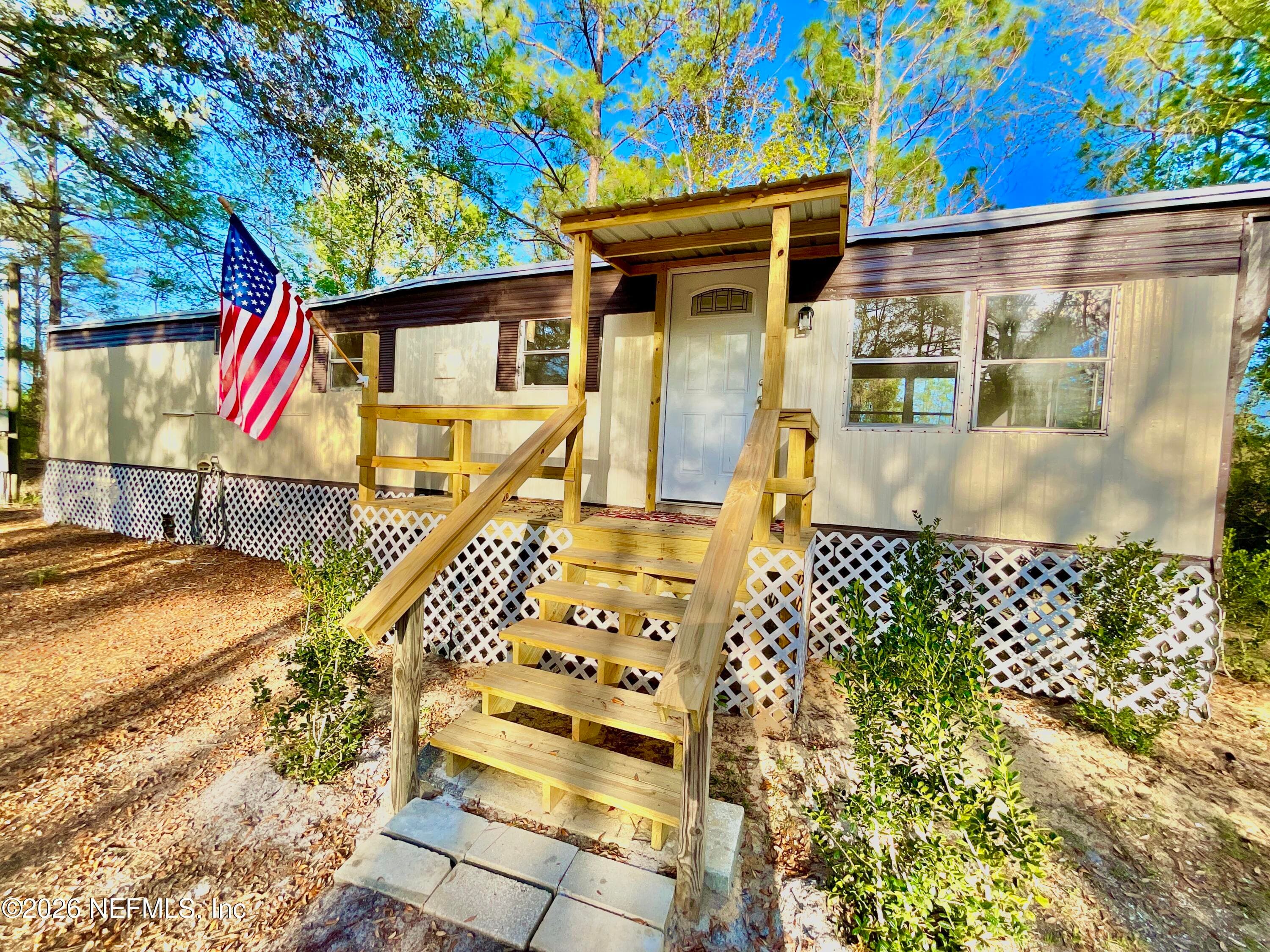 Photo 11 of 106 SPRUCE Road, Interlachen, FL 32148
