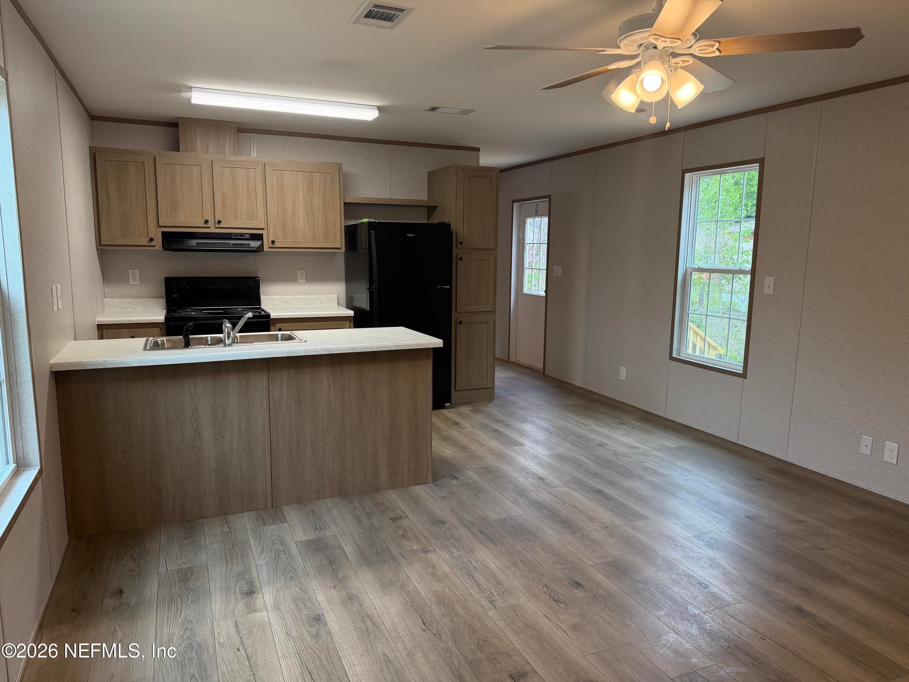Photo 11 of 213 MILTON Avenue, Interlachen, FL 32148