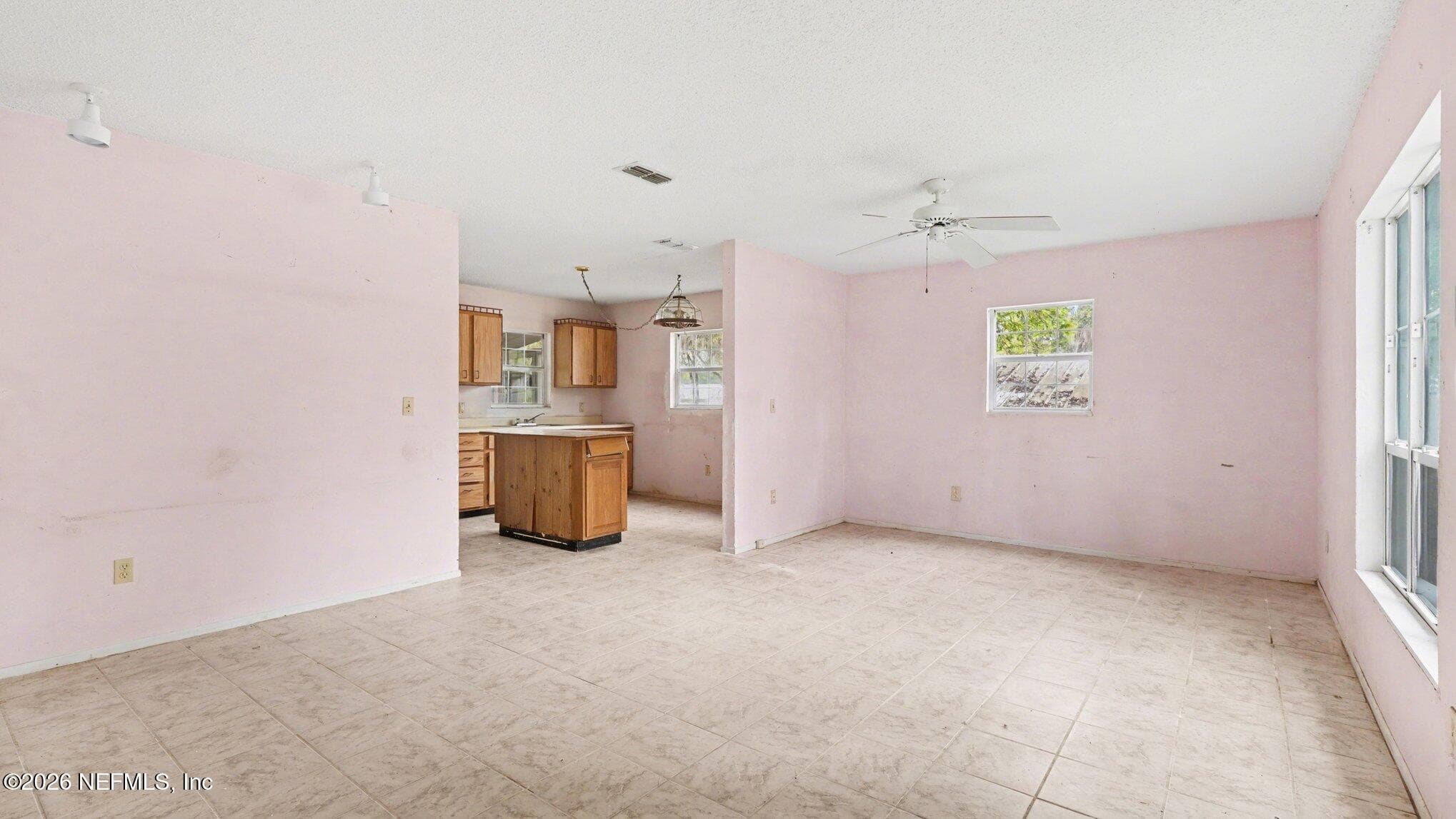 Photo 6 of 808 COUNTY ROAD 20A, Hawthorne, FL 32640