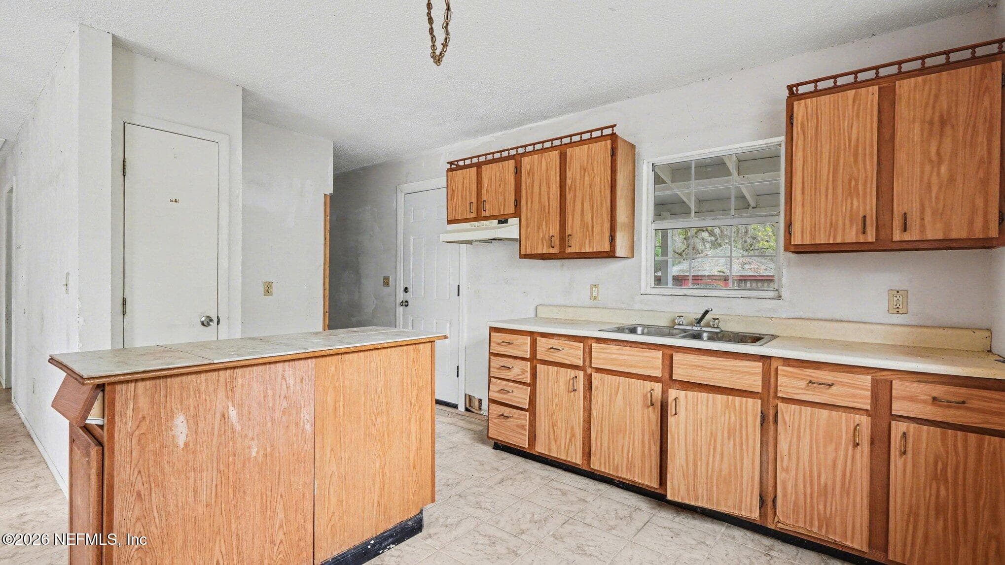 Photo 4 of 808 COUNTY ROAD 20A, Hawthorne, FL 32640