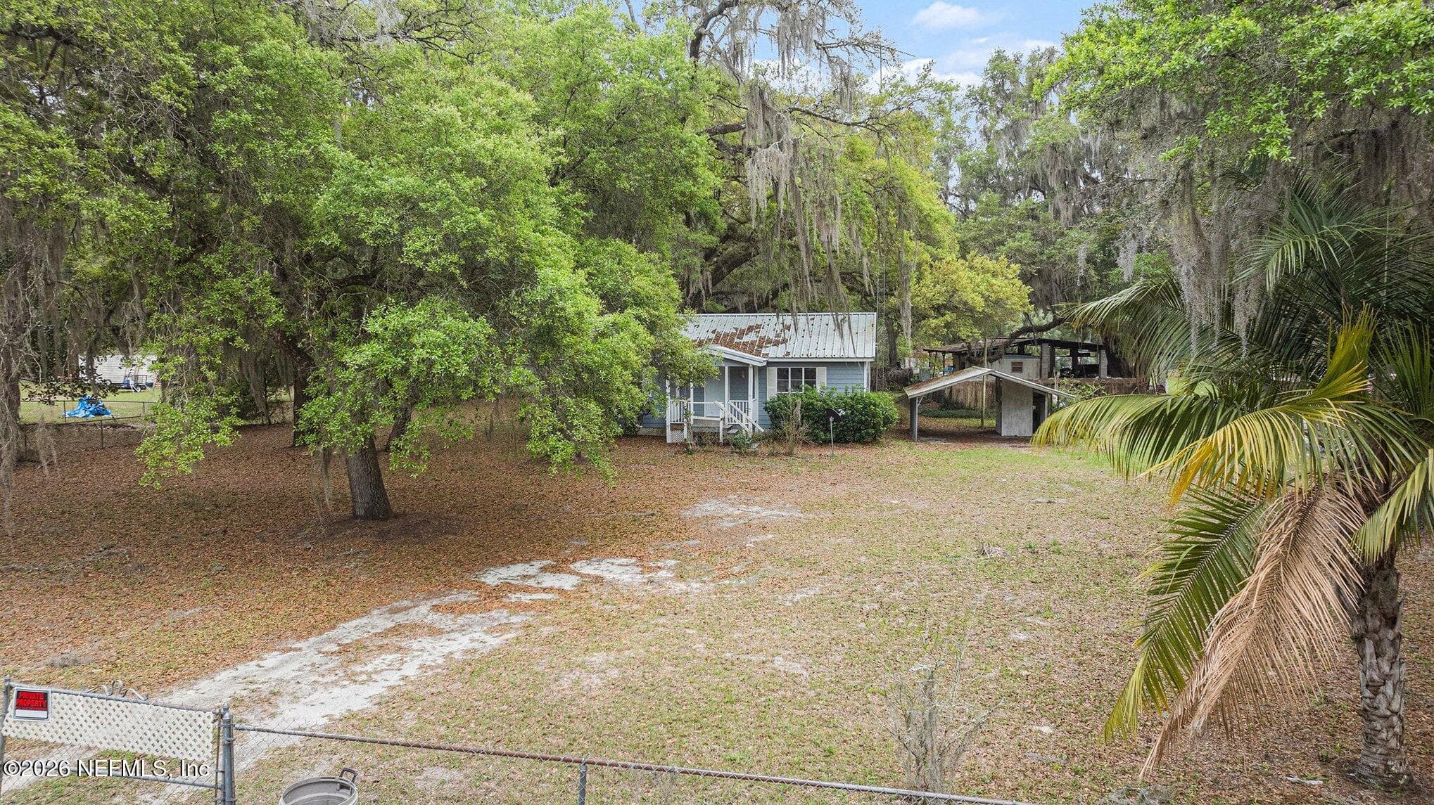 Photo 2 of 808 COUNTY ROAD 20A, Hawthorne, FL 32640