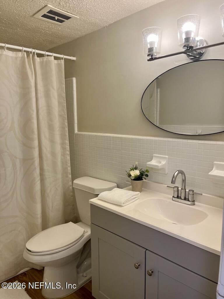 Guest Bathroom — 1716 EL CAMINO Road #3, Jacksonville, FL 32216