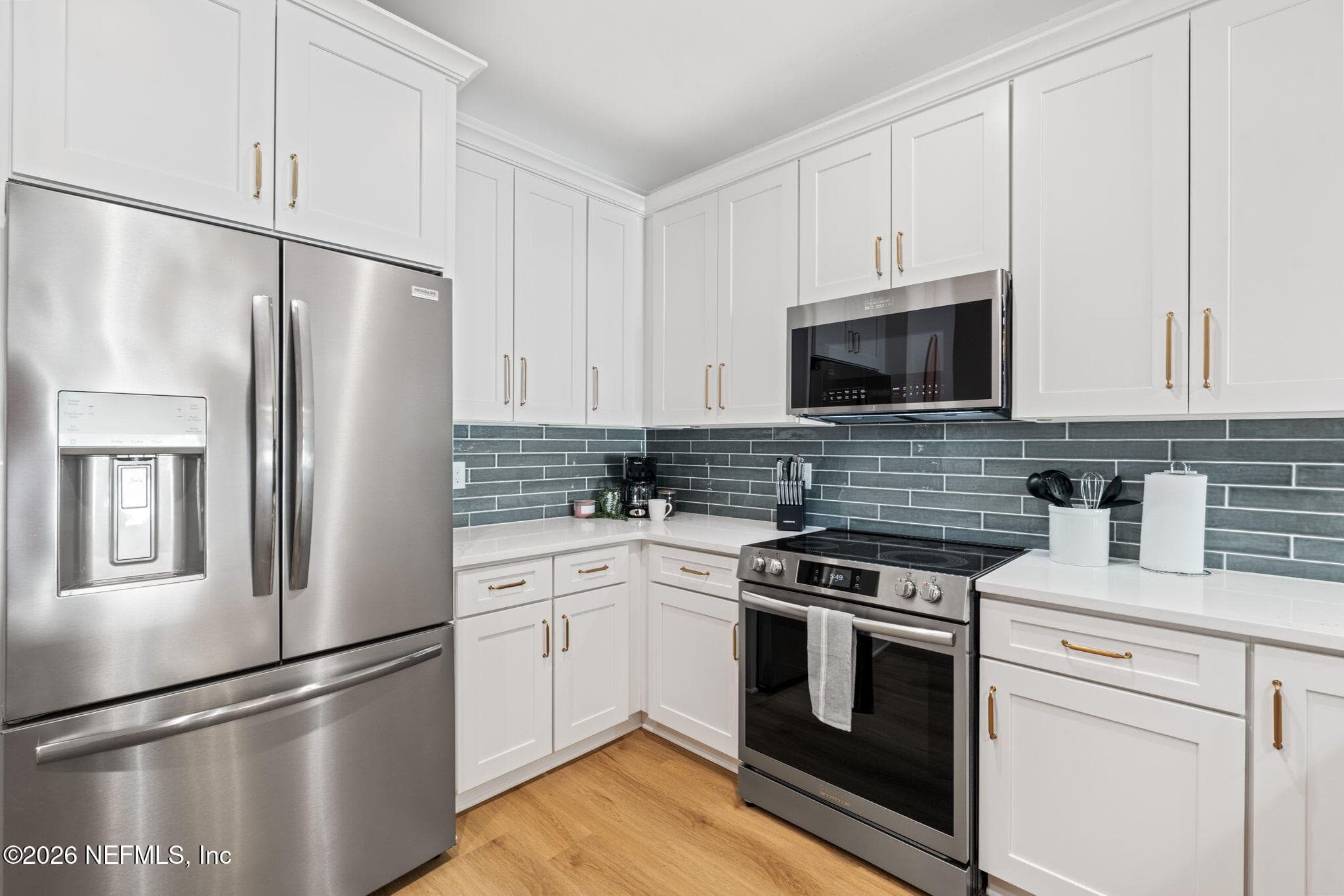 30" Gas range. Energy Star Certified appliance ratings (dishwasher and fridge) — 923 2ND Avenue S, Jacksonville Beach, FL 32250