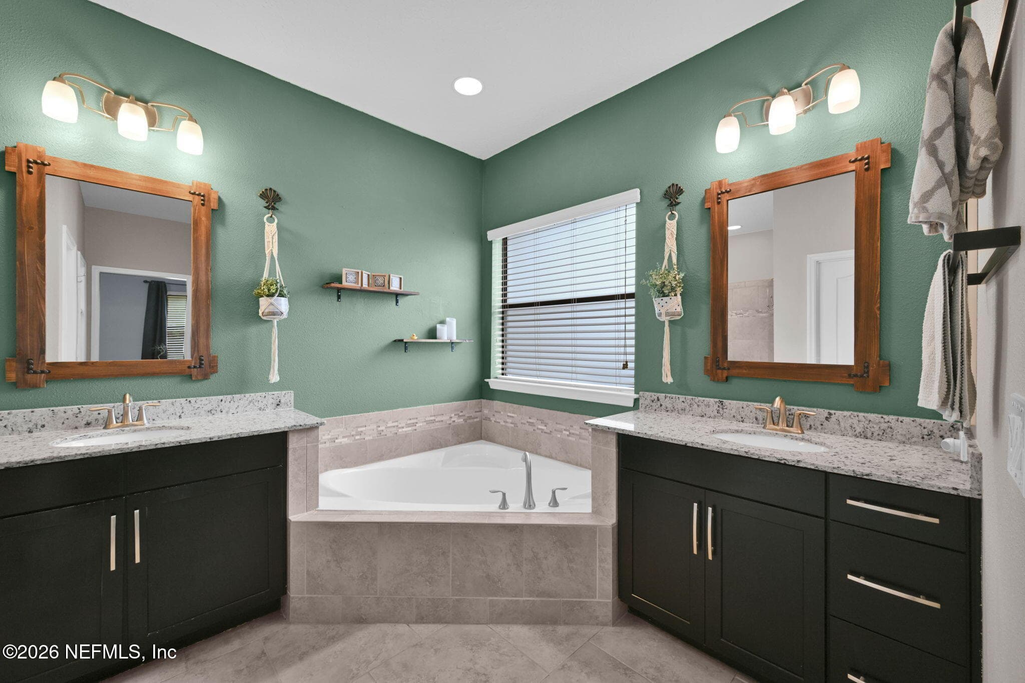 Spa-like master bath — 212 N ARABELLA Way, St. Johns, FL 32259