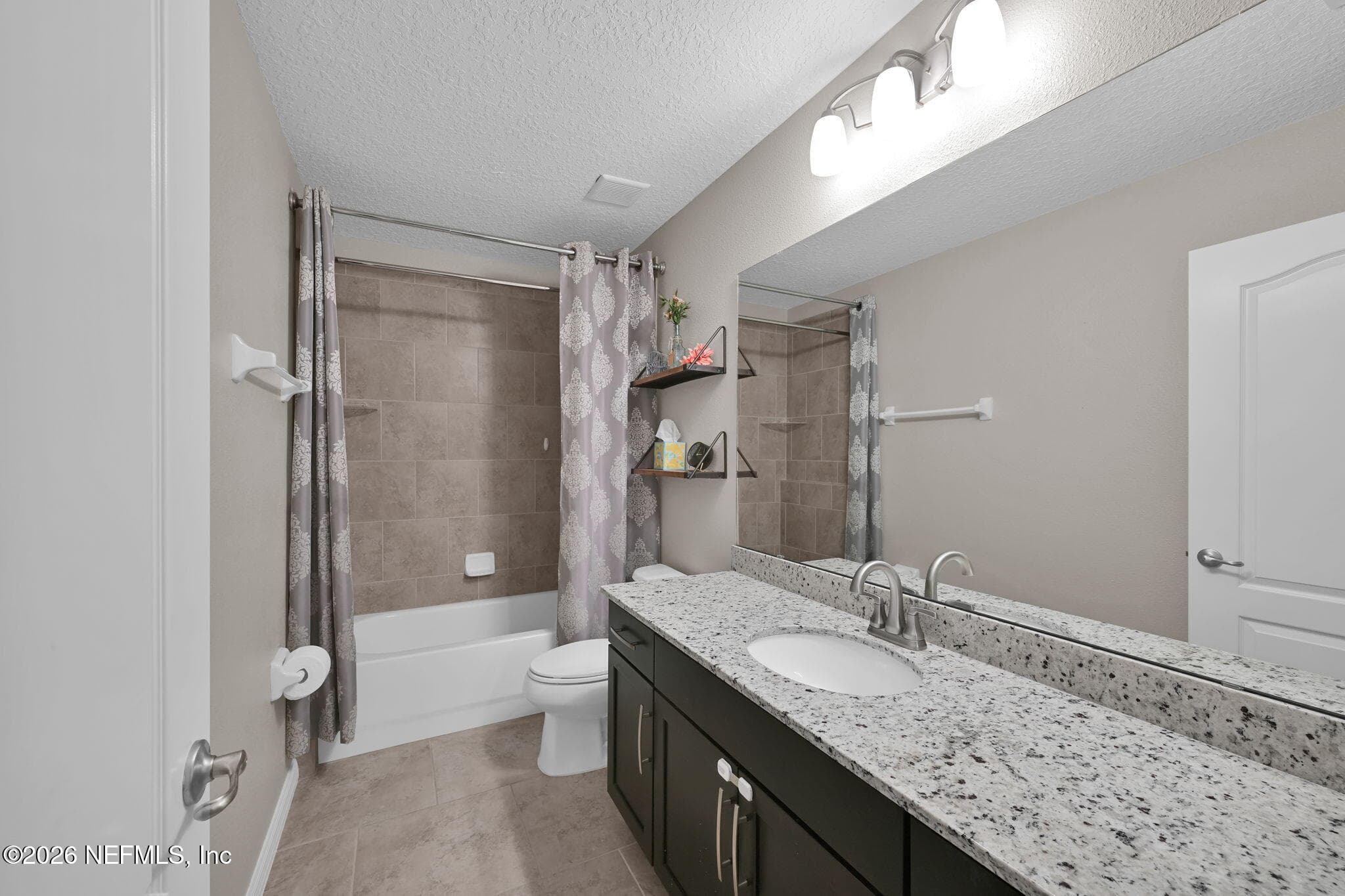 Upstairs 2nd full bath — 212 N ARABELLA Way, St. Johns, FL 32259
