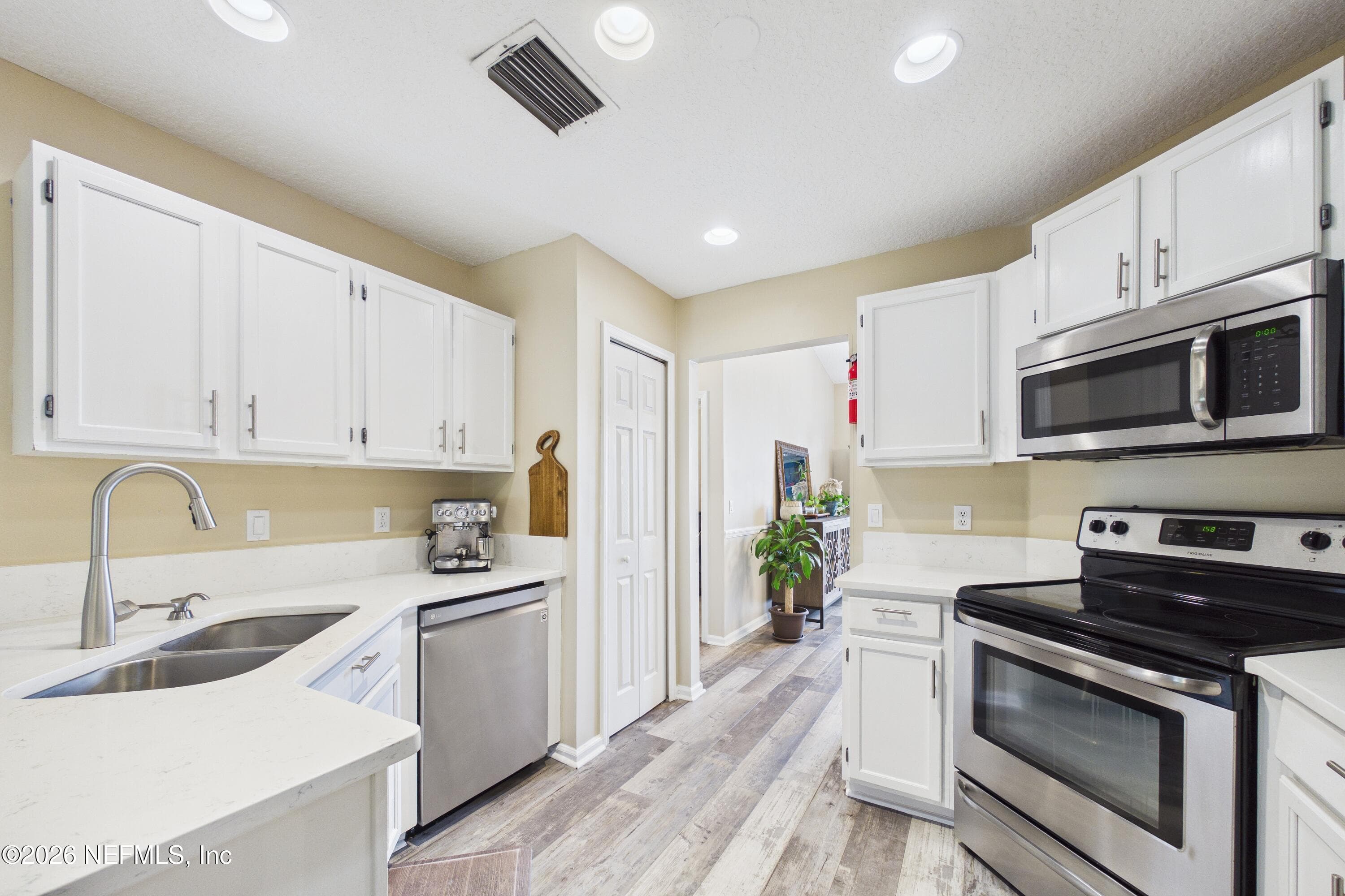 Photo 8 of 2487 WINGED ELM Drive E, Jacksonville, FL 32246