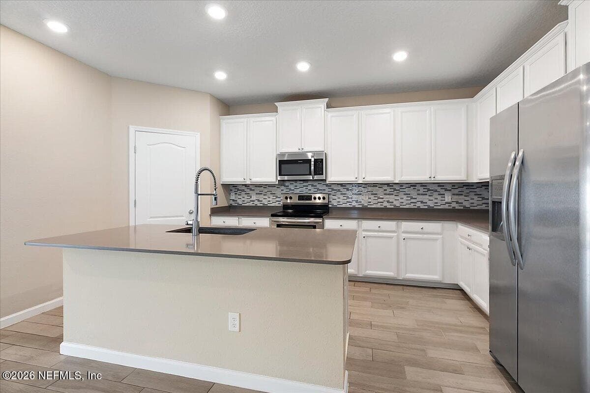 Photo 4 of 1694 MATHEWS MANOR Drive, Jacksonville, FL 32211