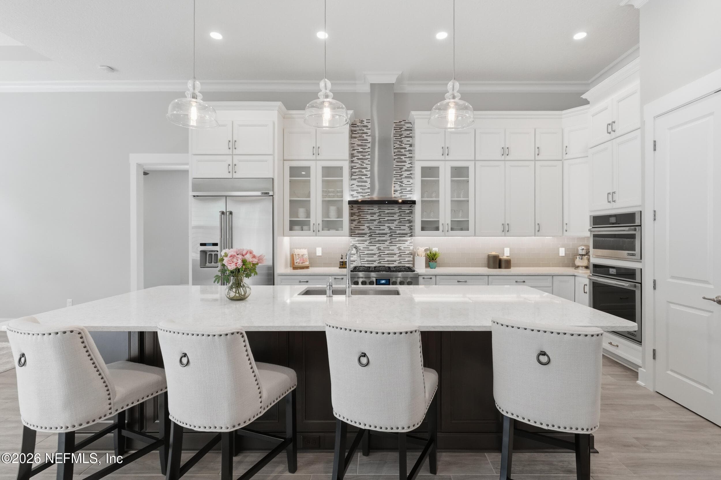 White cabs quartz glass tile — 323 MAHI Drive, Ponte Vedra, FL 32081