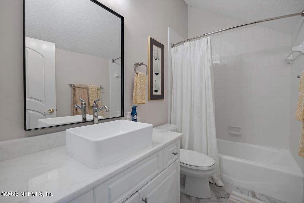 upstairs full bathroom — 1943 ROSE MALLOW Lane, Fleming Island, FL 32003