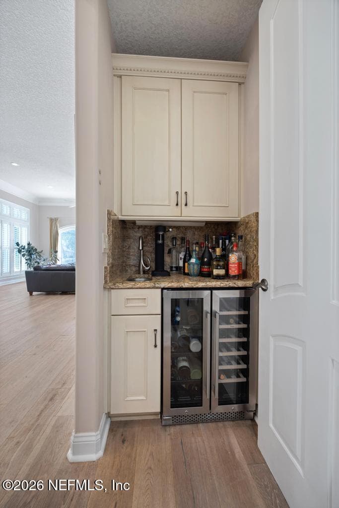 wet bar with wine fridge — 1943 ROSE MALLOW Lane, Fleming Island, FL 32003
