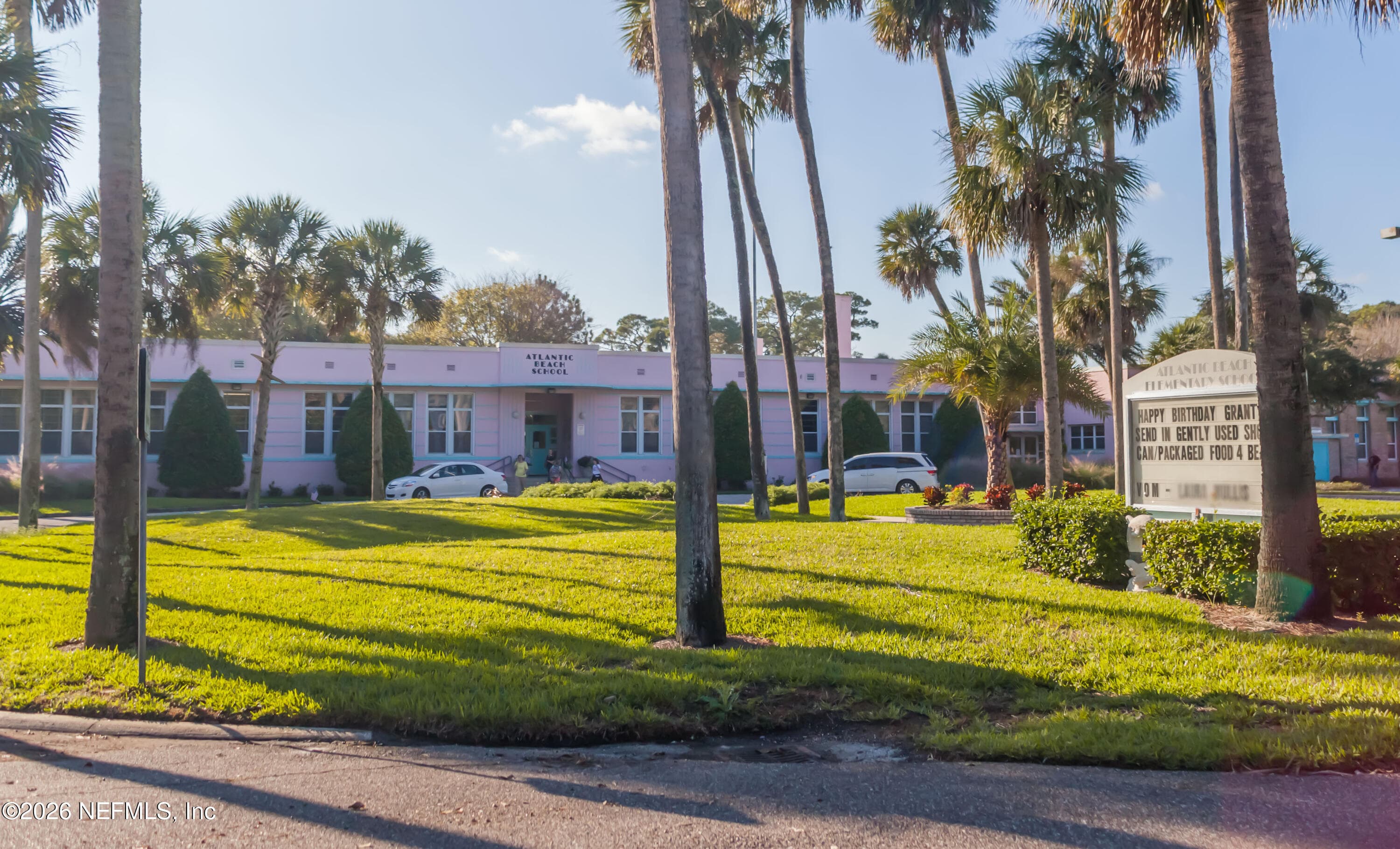 Walking distance to the little pink school! — 255 SHERRY Drive, Atlantic Beach, FL 32233