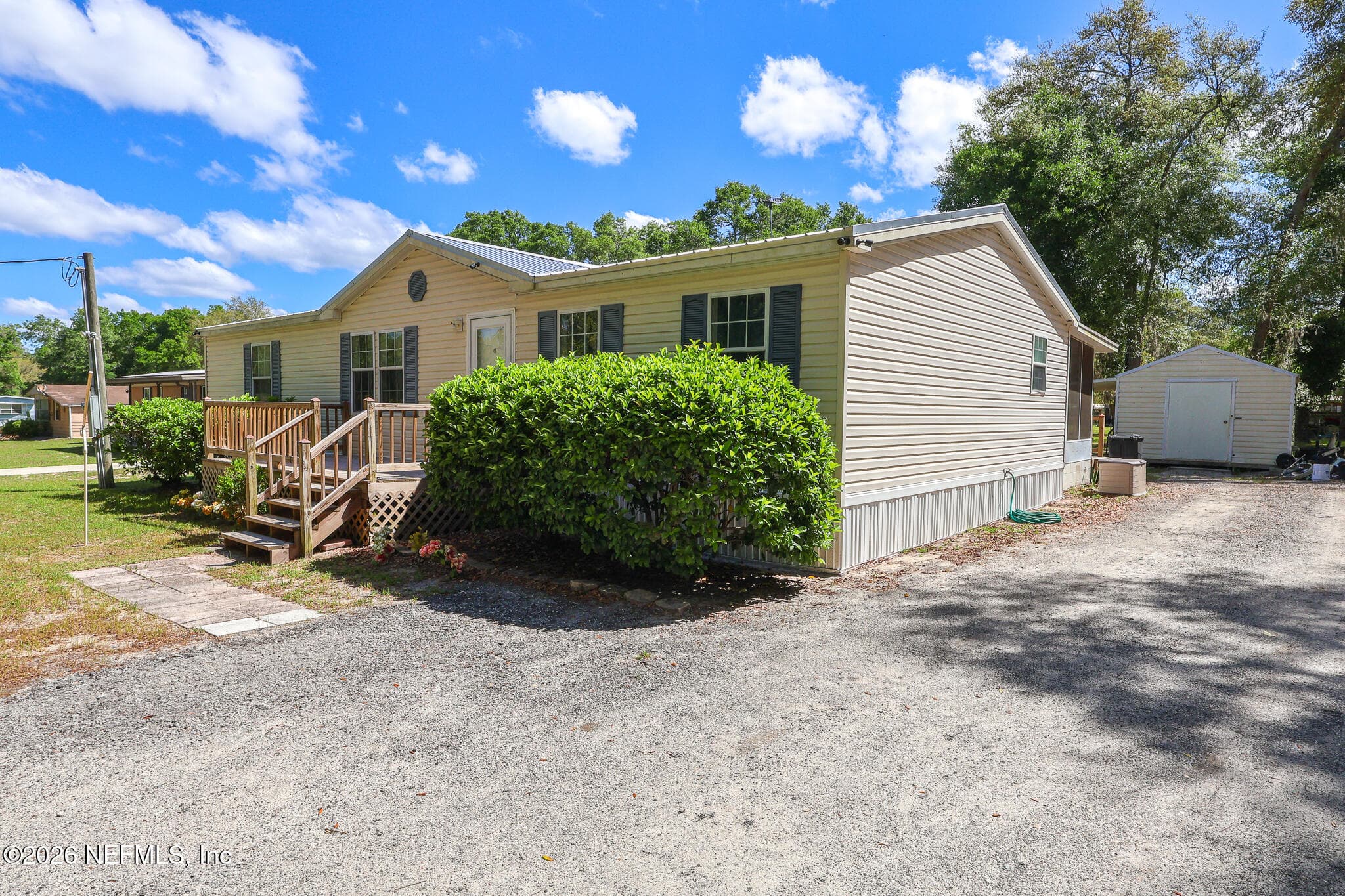 Photo 3 of 124 IDLEWOOD ACRES Lane, Pomona Park, FL 32181