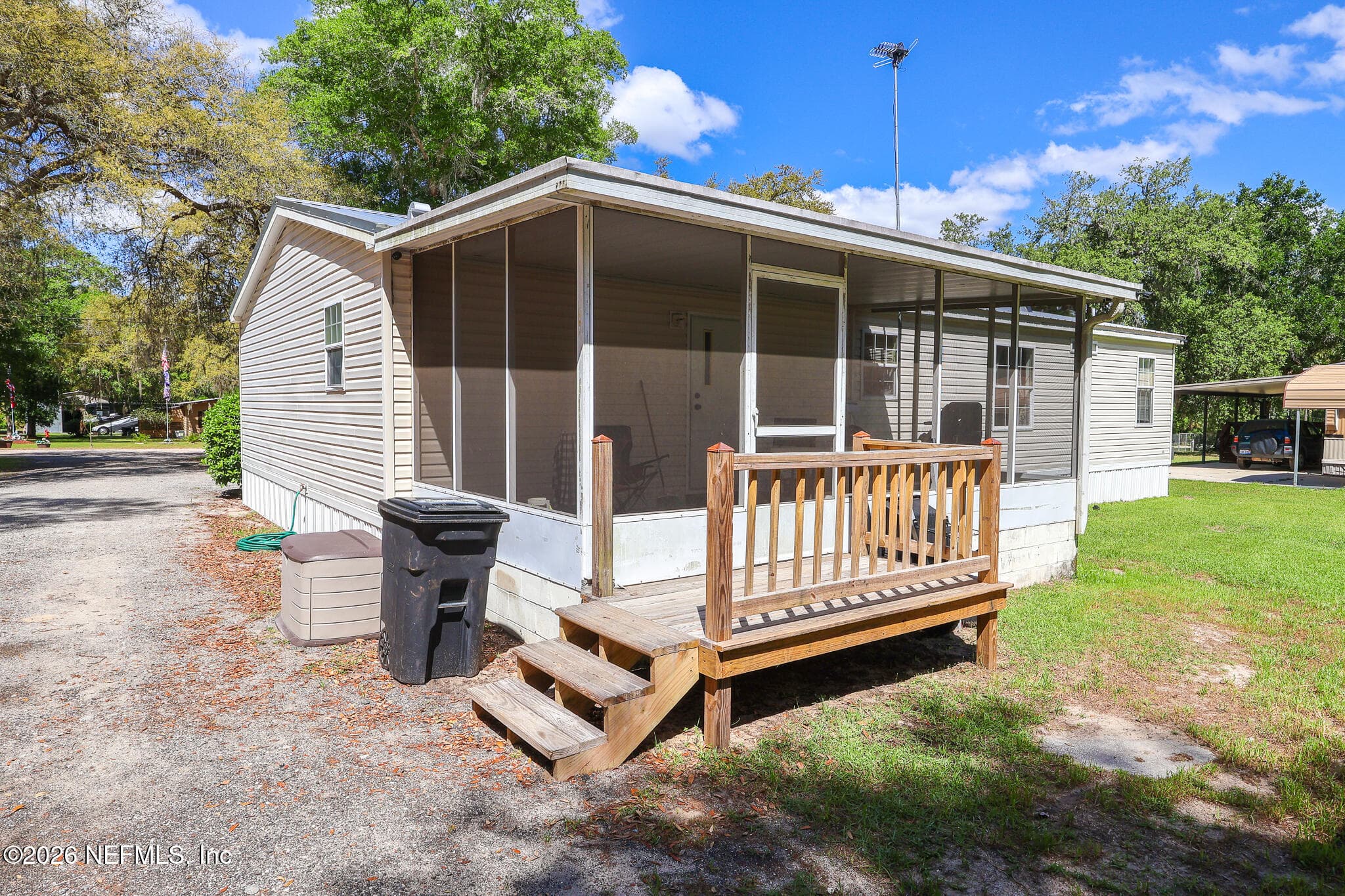 Photo 8 of 124 IDLEWOOD ACRES Lane, Pomona Park, FL 32181