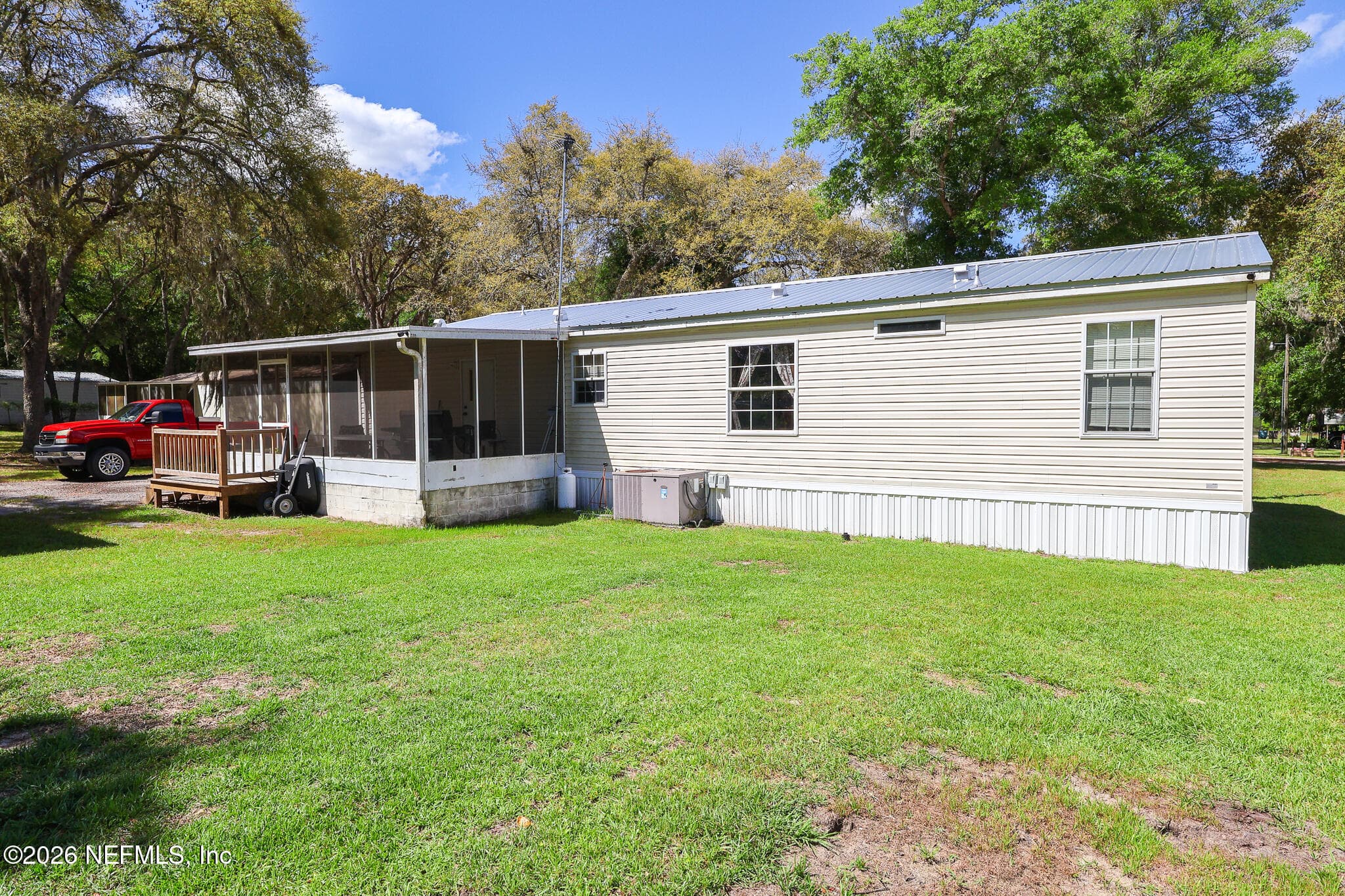 Photo 6 of 124 IDLEWOOD ACRES Lane, Pomona Park, FL 32181