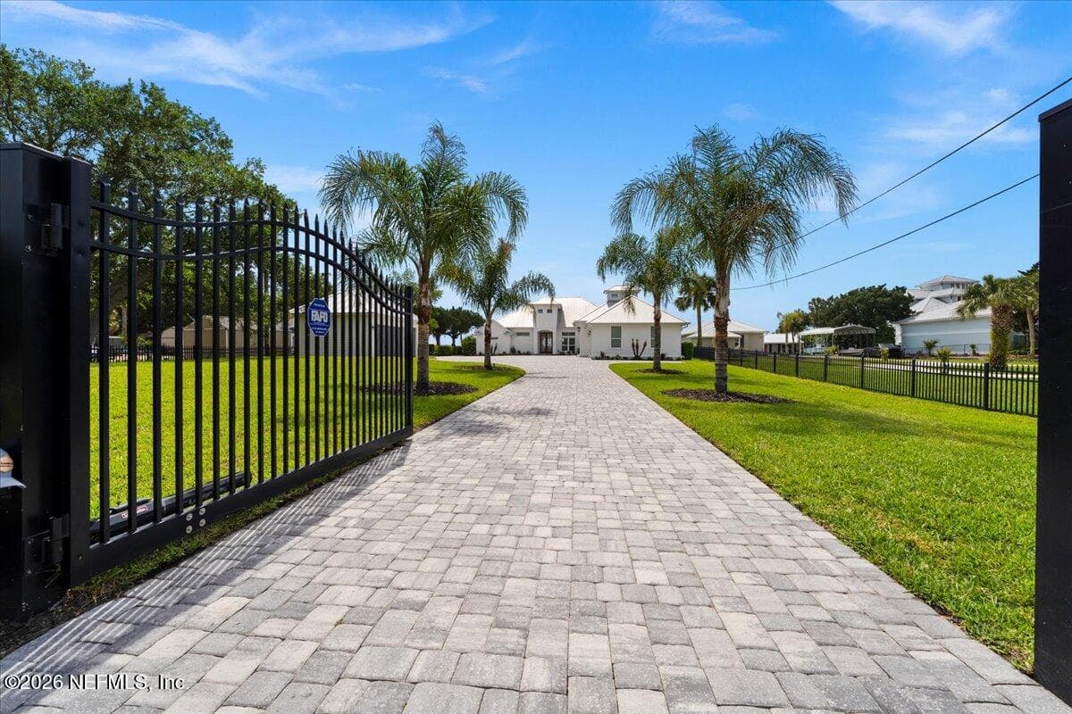 Photo 7 of 9136 HECKSCHER Drive, Jacksonville, FL 32226