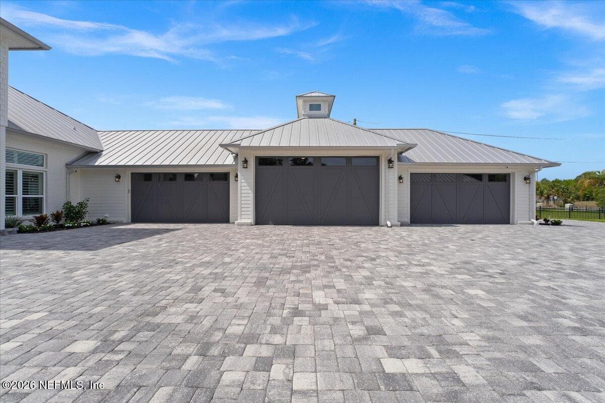 Photo 10 of 9136 HECKSCHER Drive, Jacksonville, FL 32226
