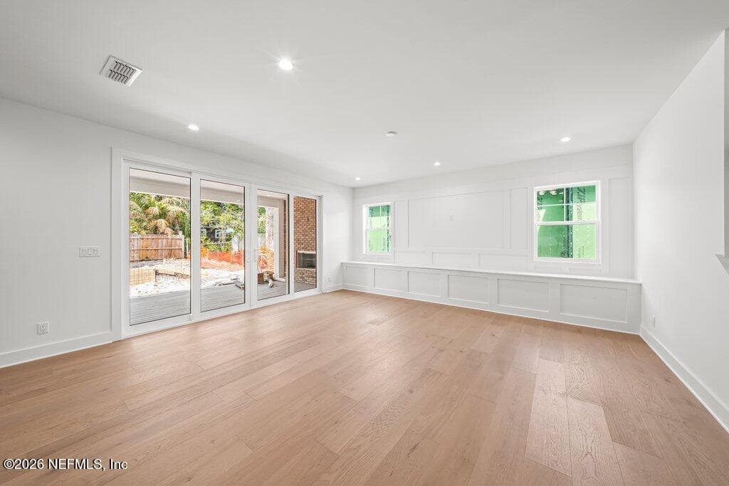 Great room and large sliders open to covered lanai — 397 PLAZA, Atlantic Beach, FL 32233