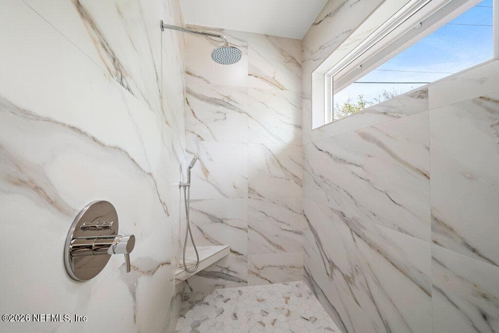 Large primary shower — 397 PLAZA, Atlantic Beach, FL 32233