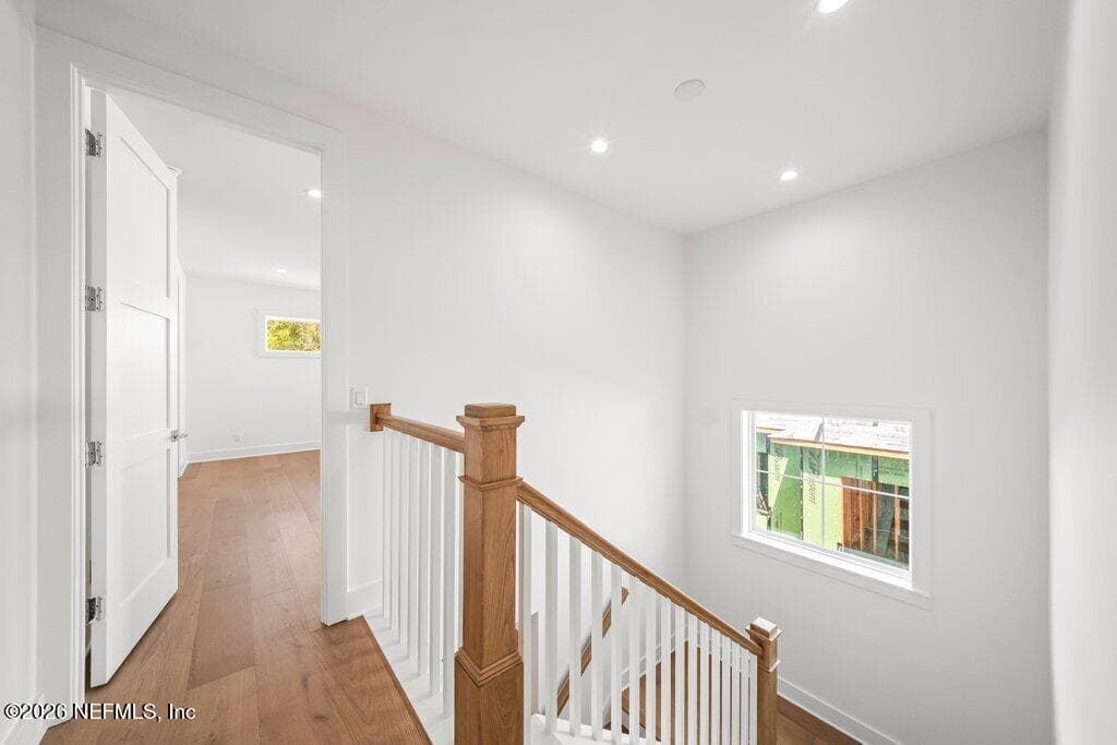 wide upstairs landing — 397 PLAZA, Atlantic Beach, FL 32233