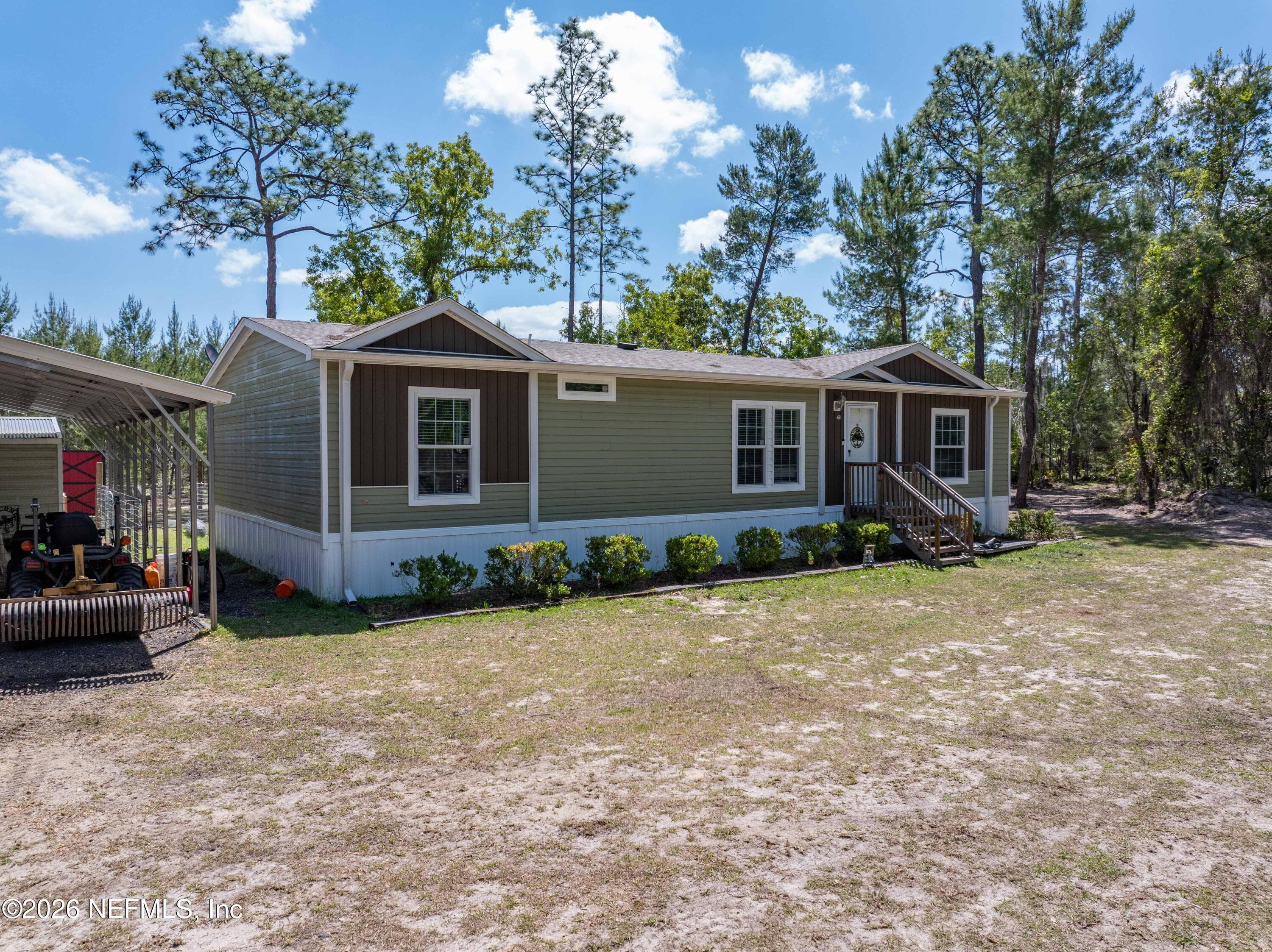 Photo 4 of 221 MAGNOLIA Road, Hawthorne, FL 32640