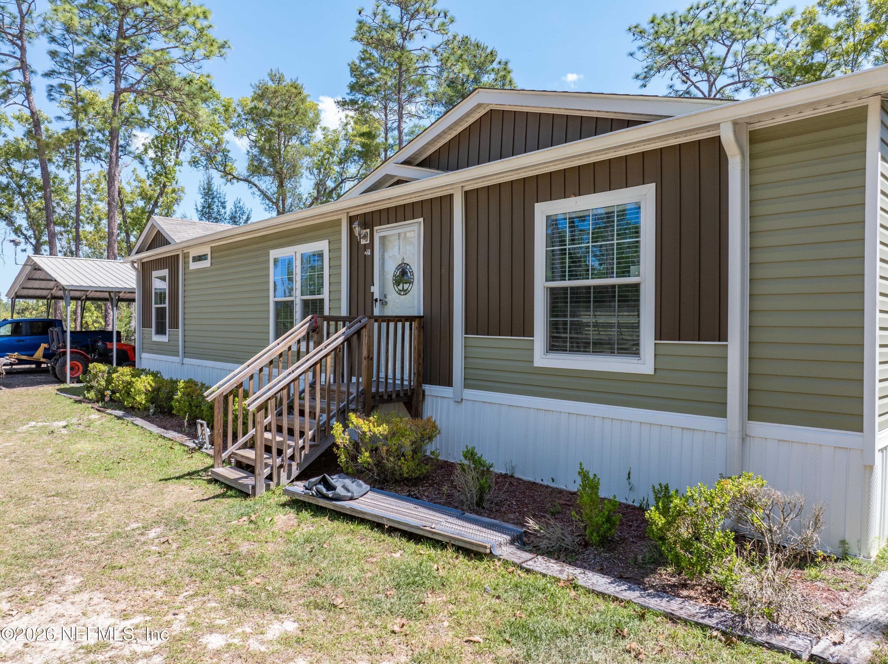 Photo 2 of 221 MAGNOLIA Road, Hawthorne, FL 32640