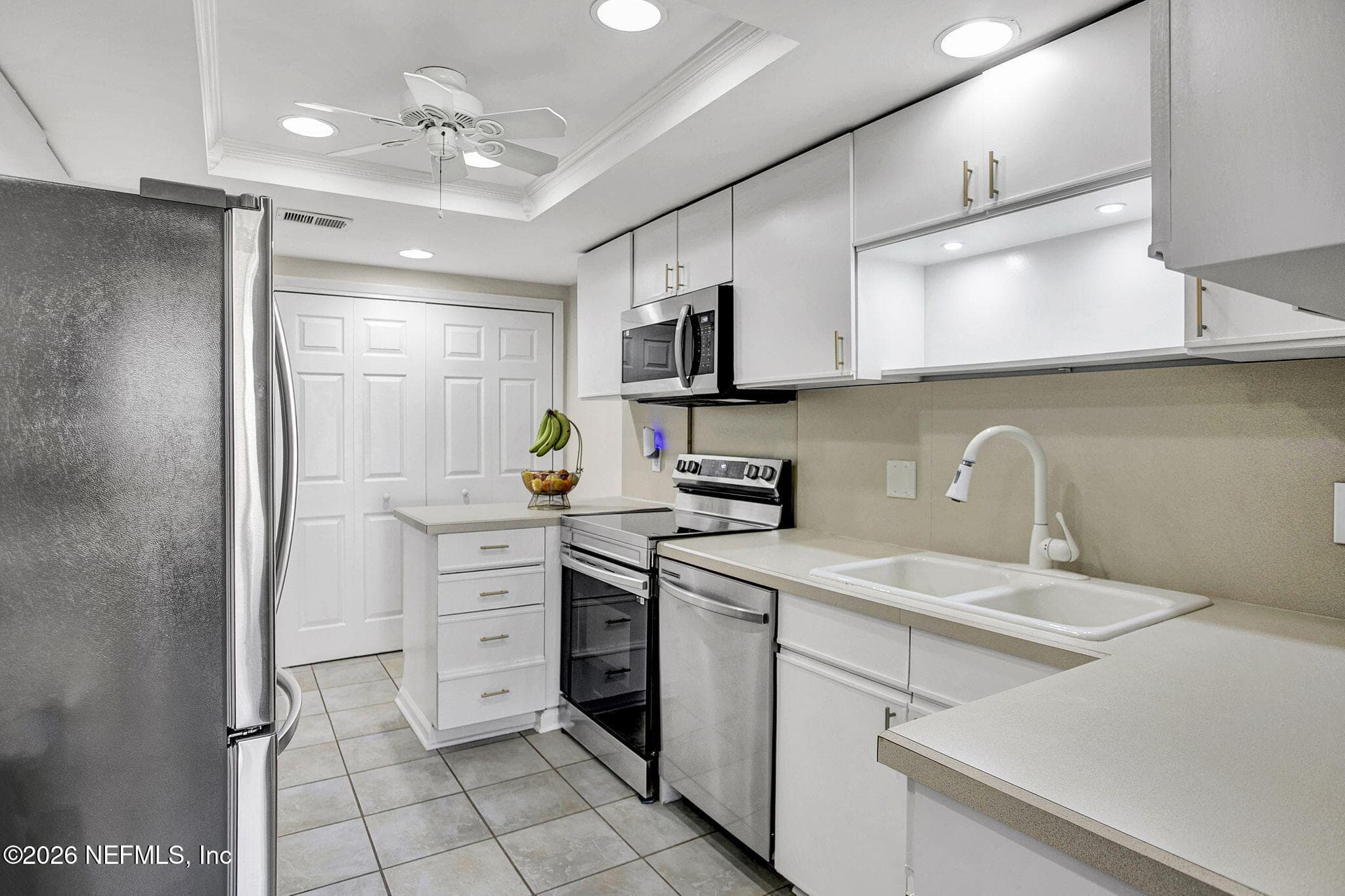 Photo 7 of 10105 S LEISURE Lane 3, Jacksonville, FL 32256