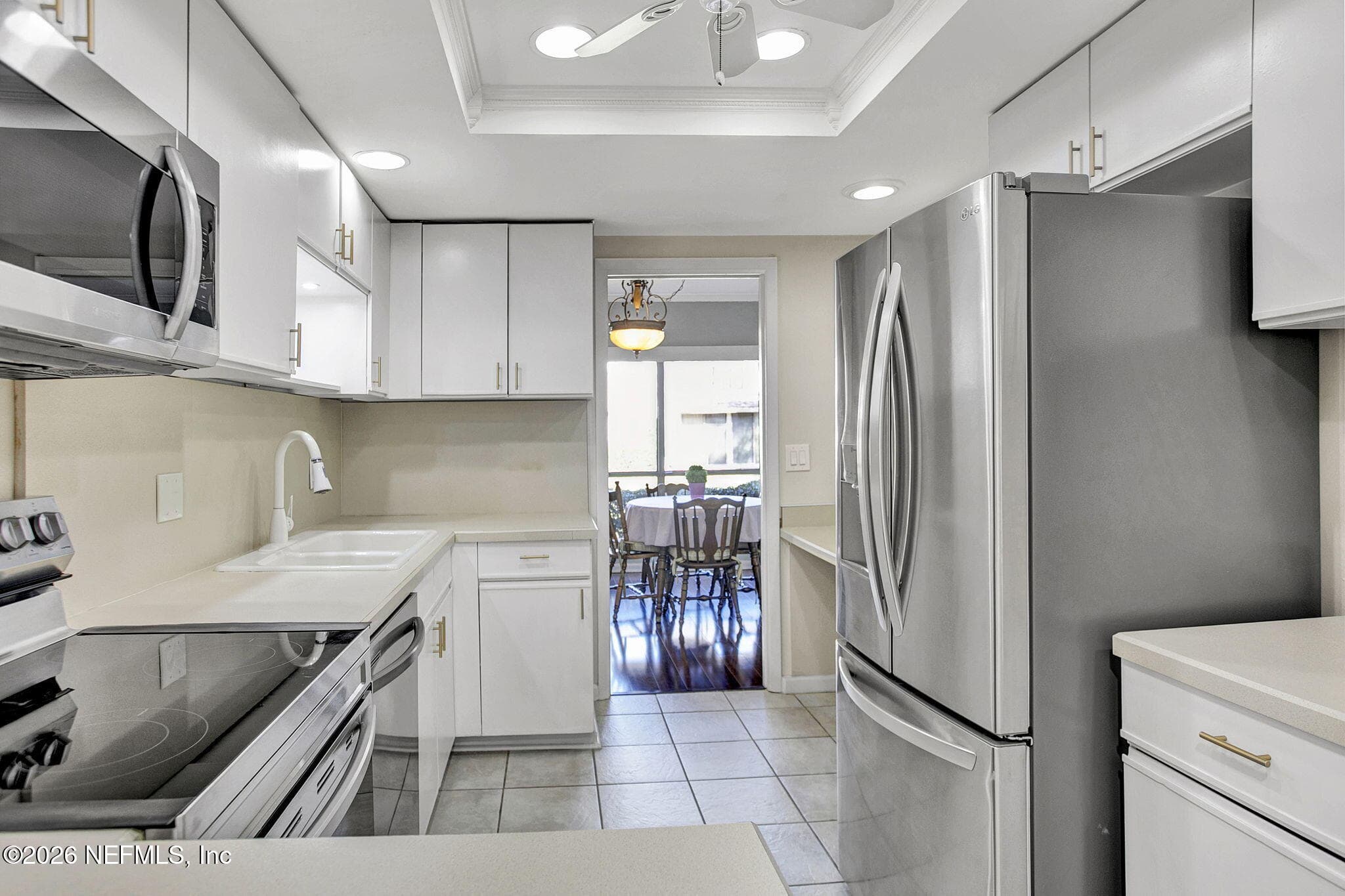 Photo 8 of 10105 S LEISURE Lane 3, Jacksonville, FL 32256