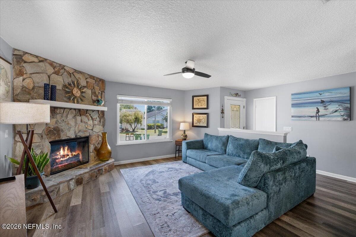 Photo 4 of 918 17TH Street N, Jacksonville Beach, FL 32250