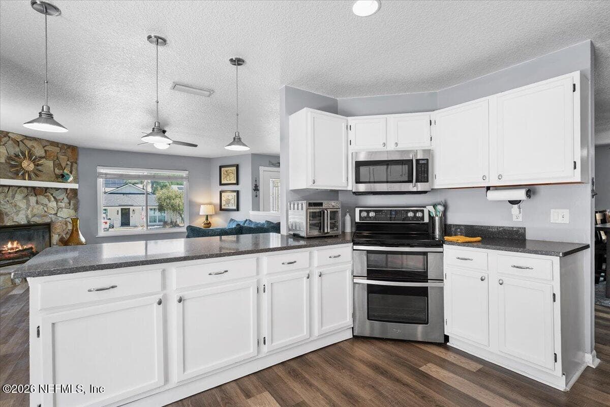 Photo 9 of 918 17TH Street N, Jacksonville Beach, FL 32250