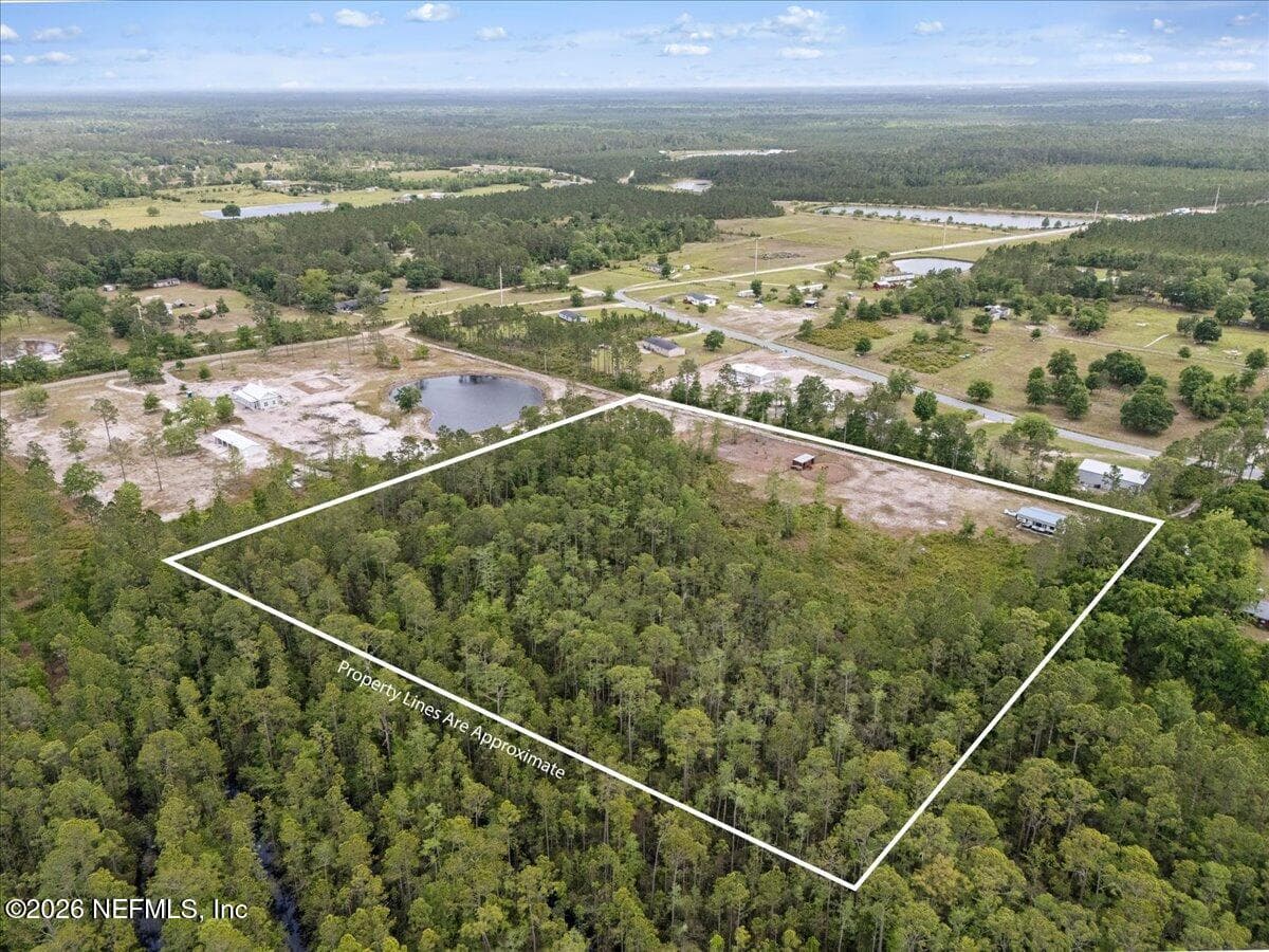 Photo 10 of 33517 MEADOWS Lane, Callahan, FL 32011
