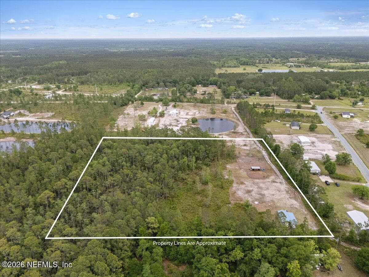 Photo 11 of 33517 MEADOWS Lane, Callahan, FL 32011